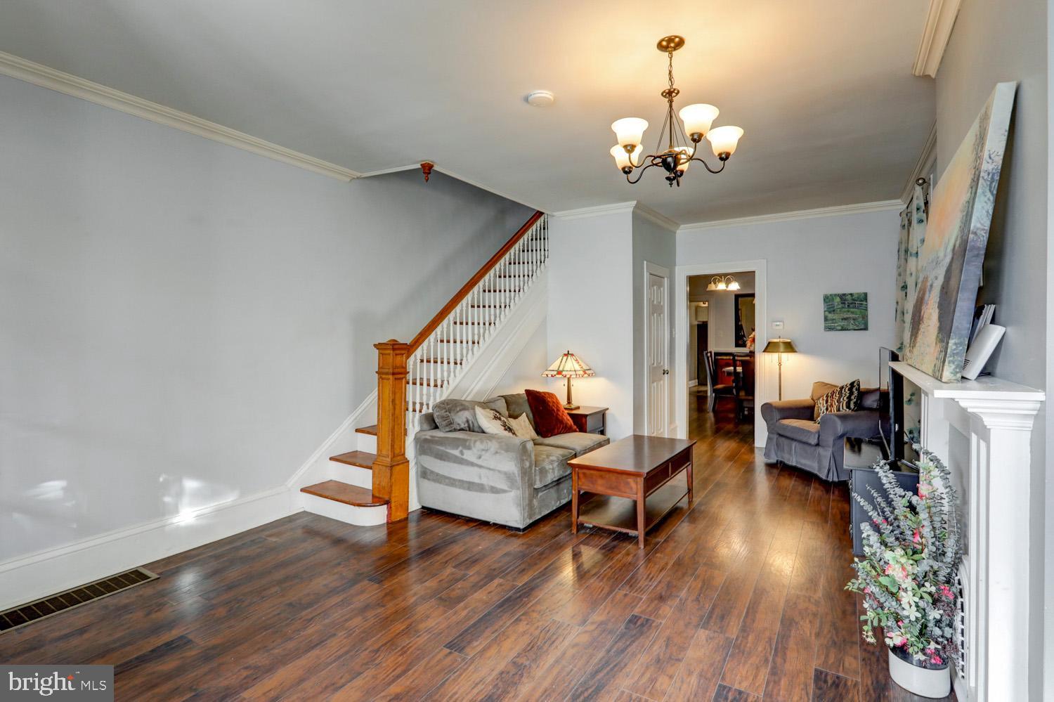 CHESTNUT HILL - Residential