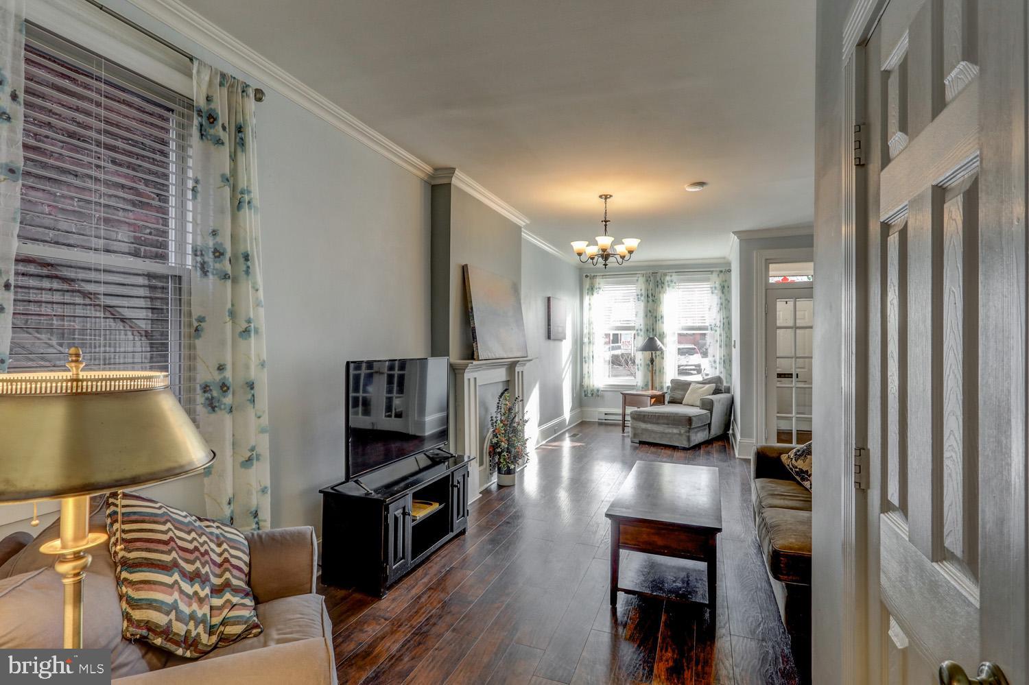 CHESTNUT HILL - Residential
