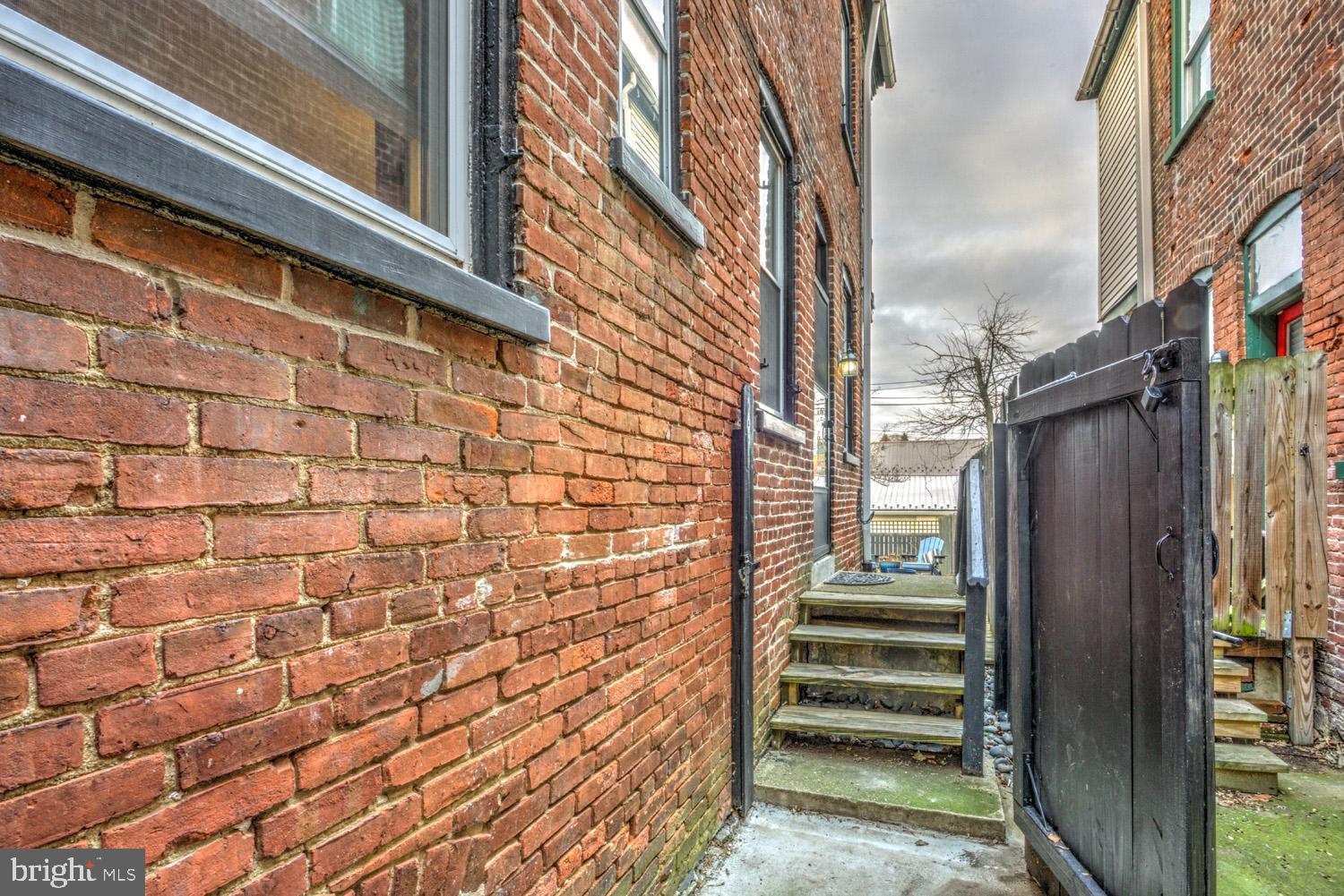 CHESTNUT HILL - Residential