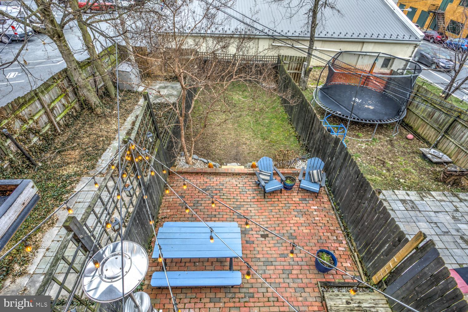 CHESTNUT HILL - Residential