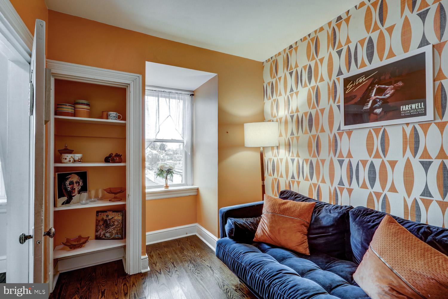CHESTNUT HILL - Residential