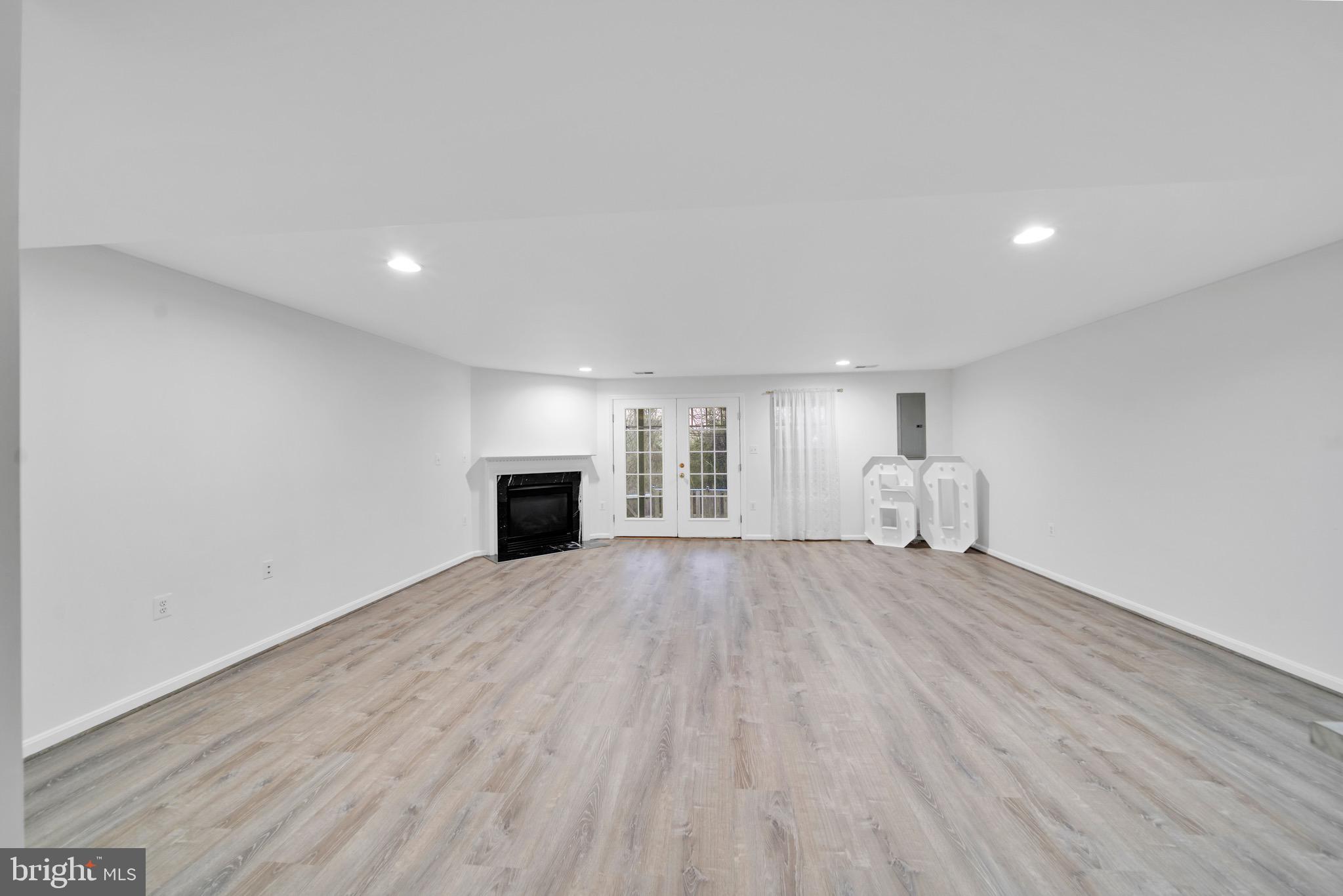 POTOMAC CROSSING - Residential