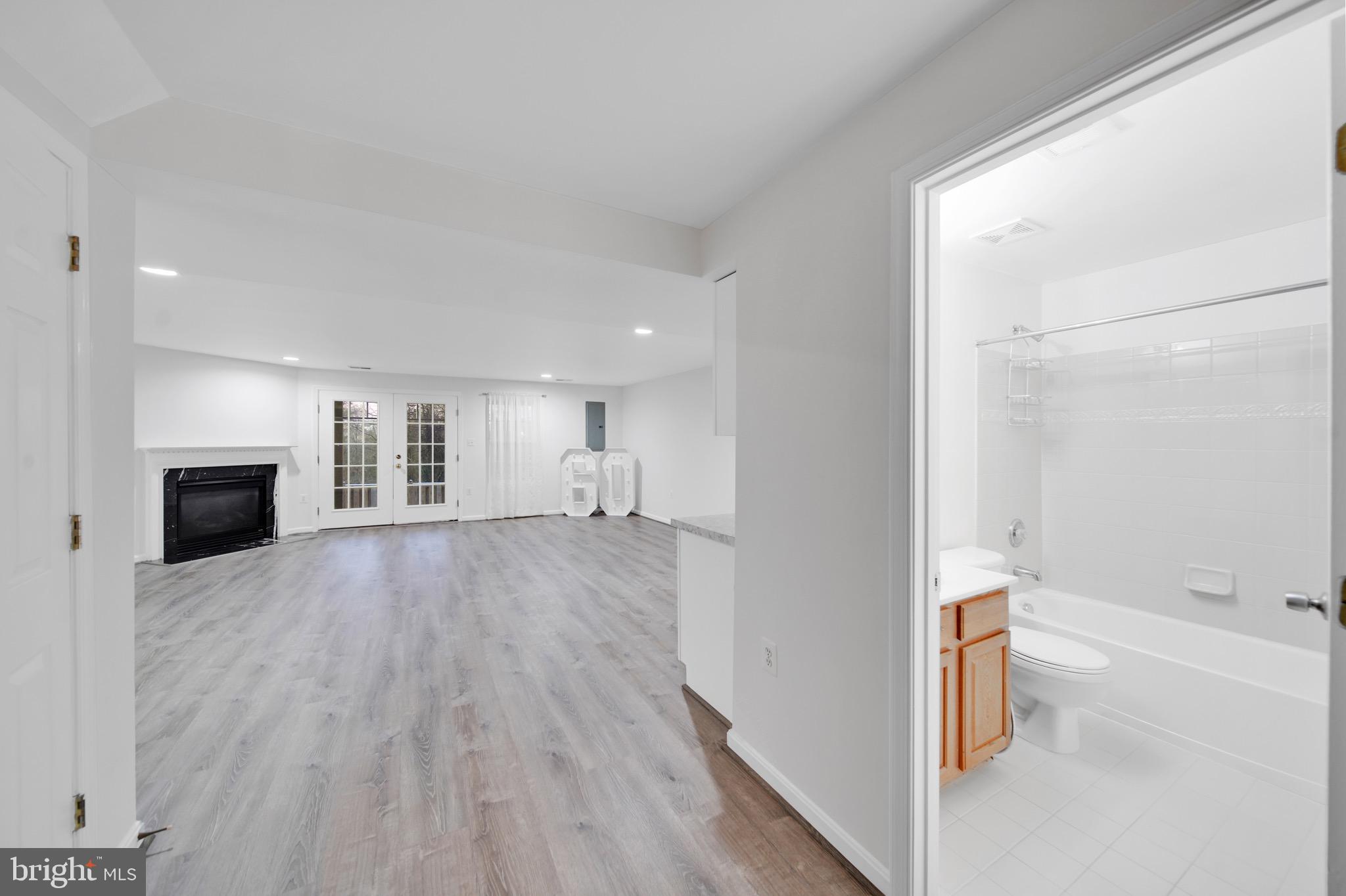 POTOMAC CROSSING - Residential