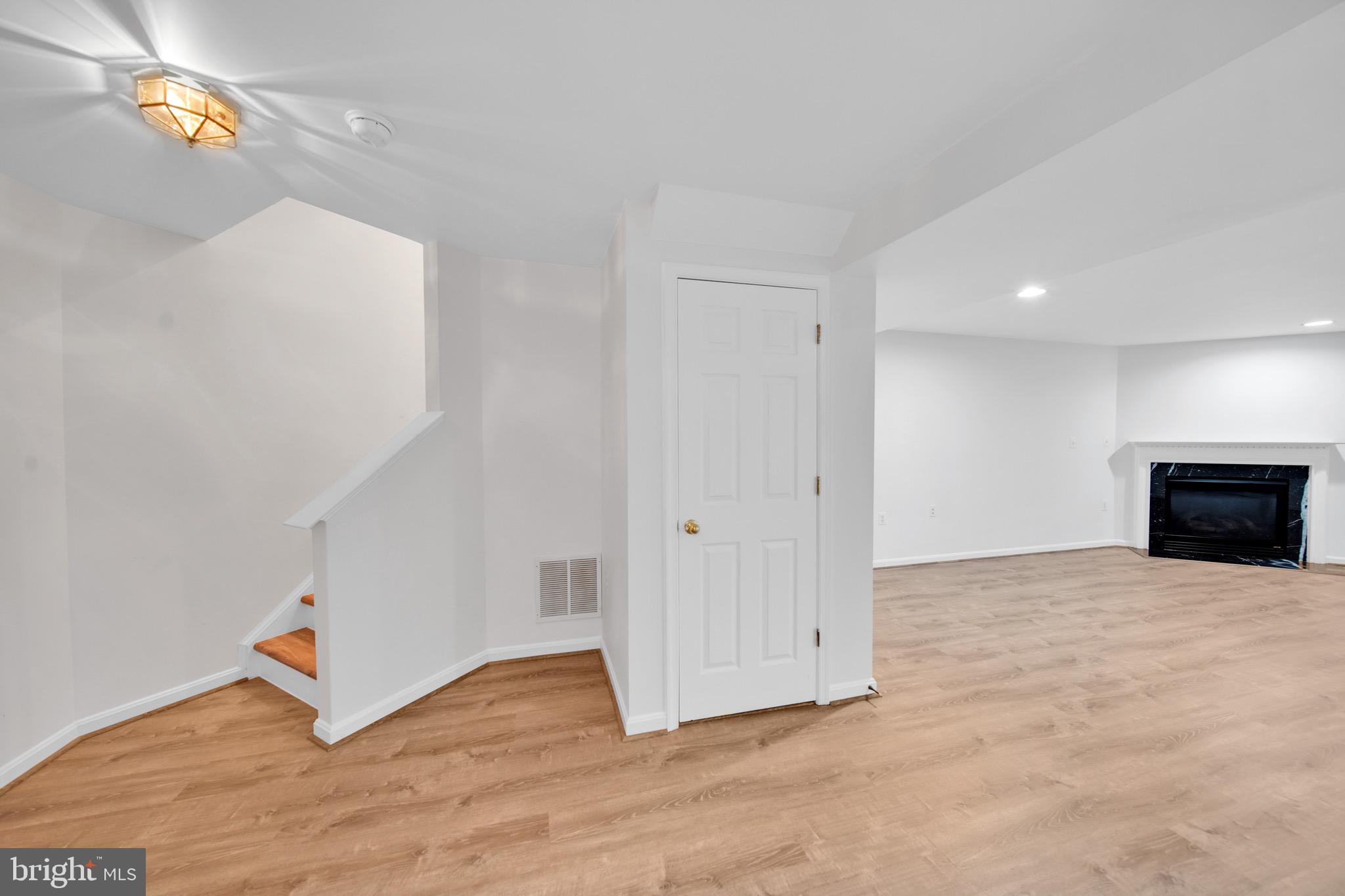 POTOMAC CROSSING - Residential