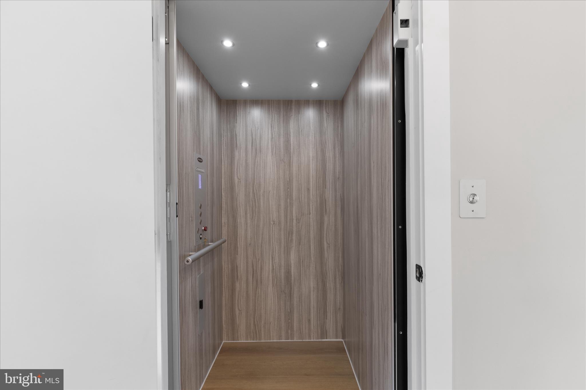 PINEY POINT - Residential