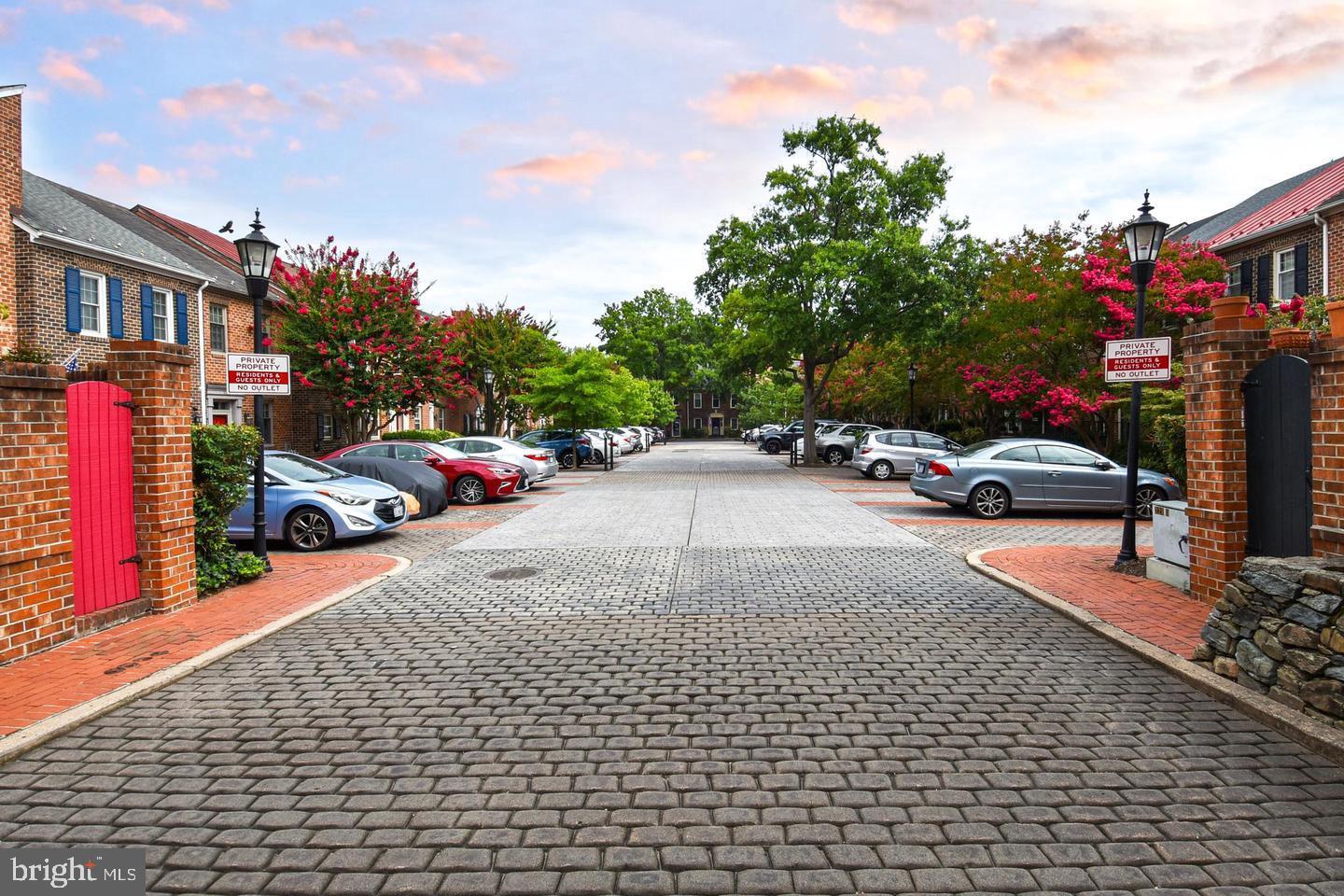 TOBACCO QUAY - Residential Lease