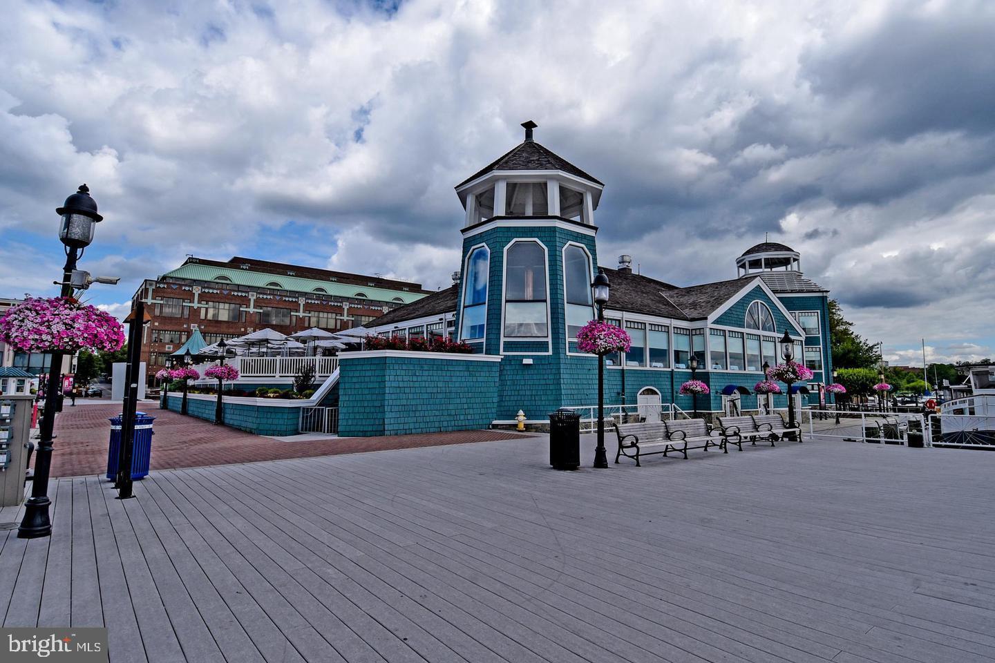 TOBACCO QUAY - Residential Lease