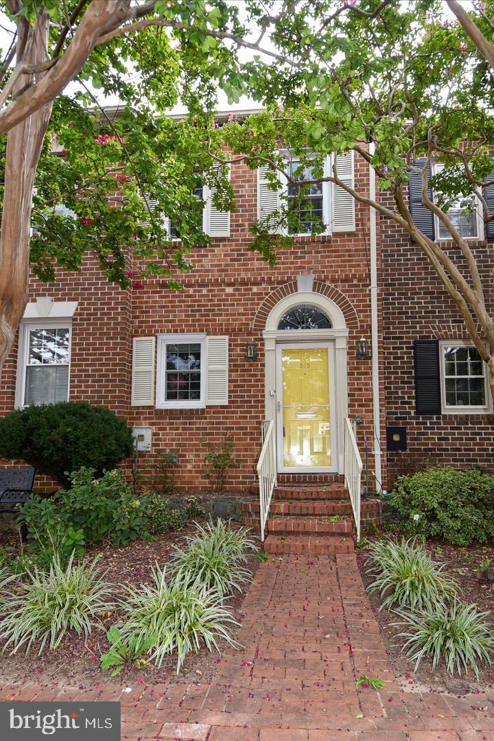 TOBACCO QUAY - Residential Lease