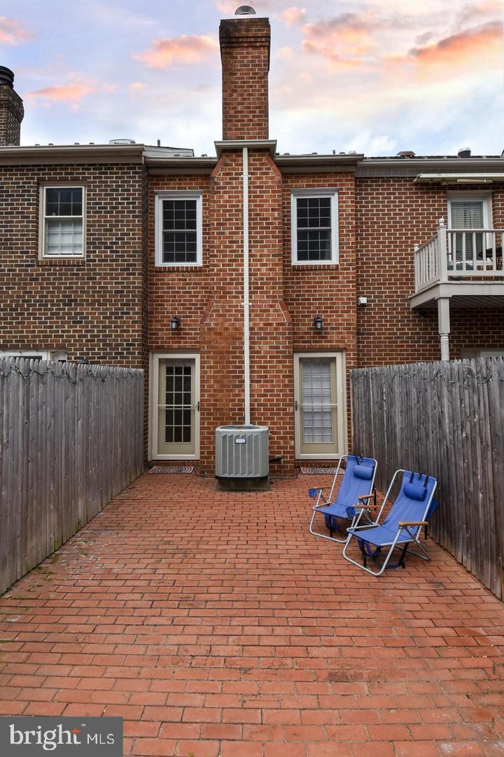 TOBACCO QUAY - Residential Lease