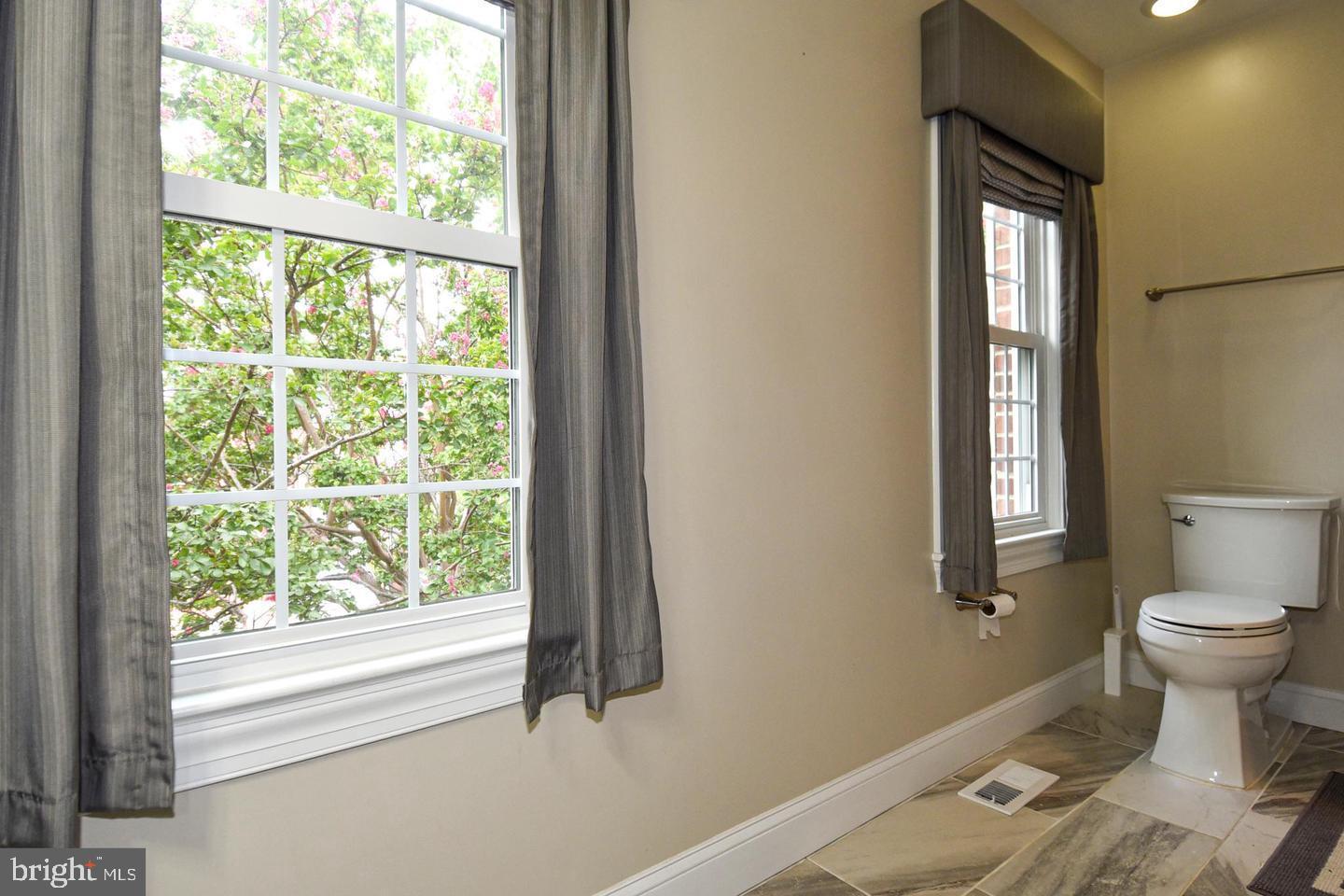 TOBACCO QUAY - Residential Lease