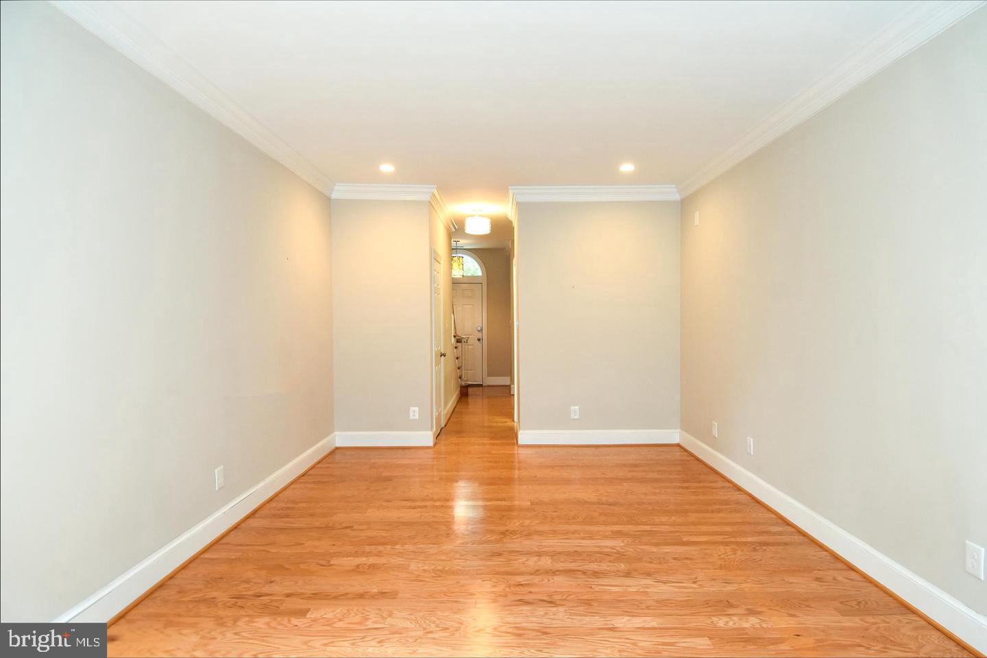 TOBACCO QUAY - Residential Lease