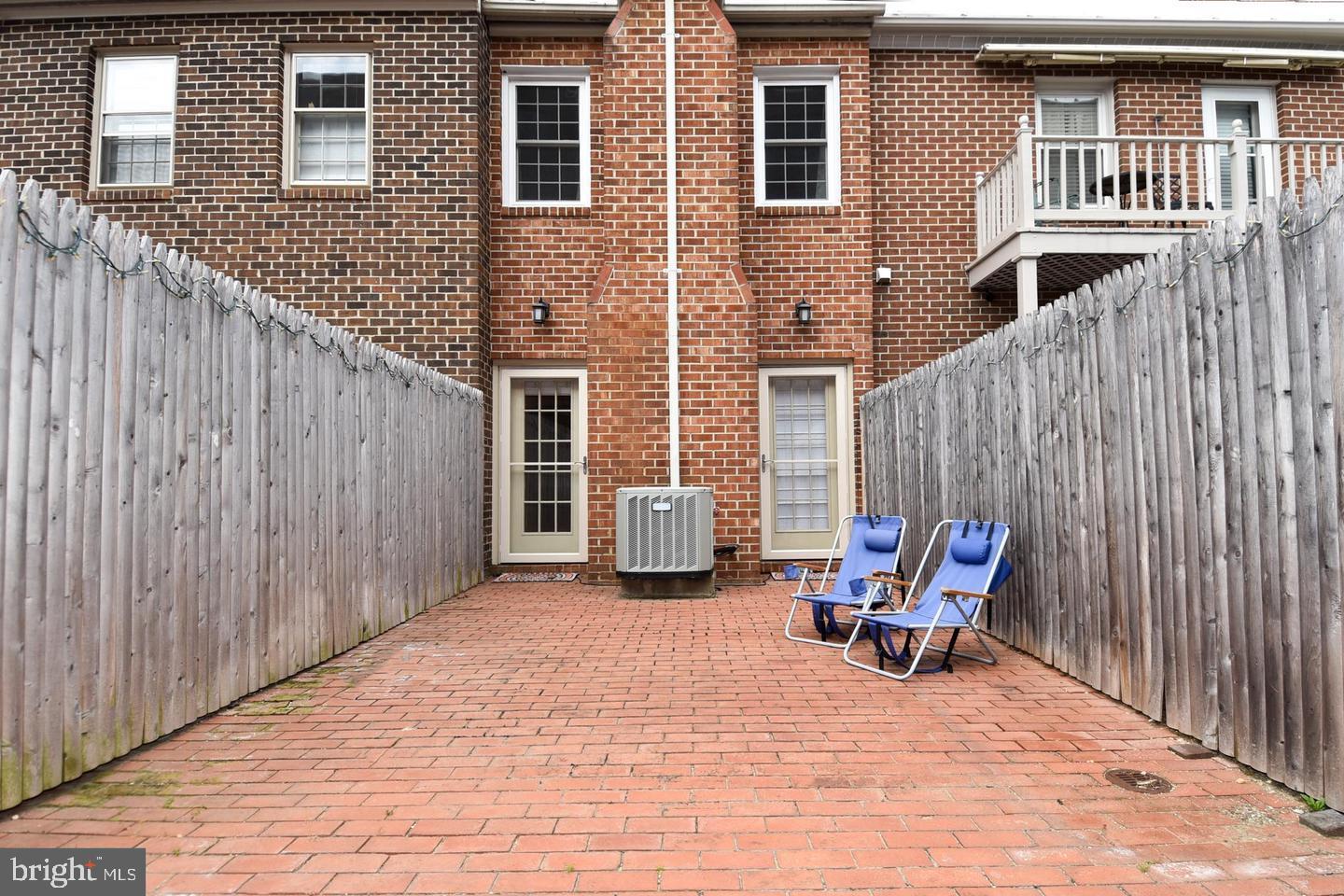 TOBACCO QUAY - Residential Lease