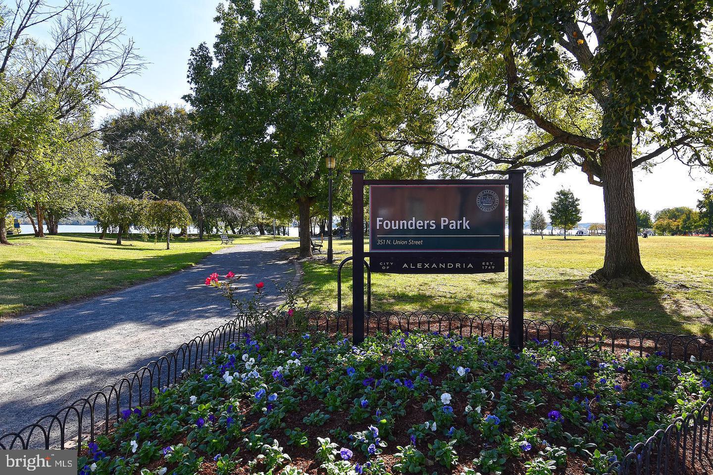 TOBACCO QUAY - Residential Lease