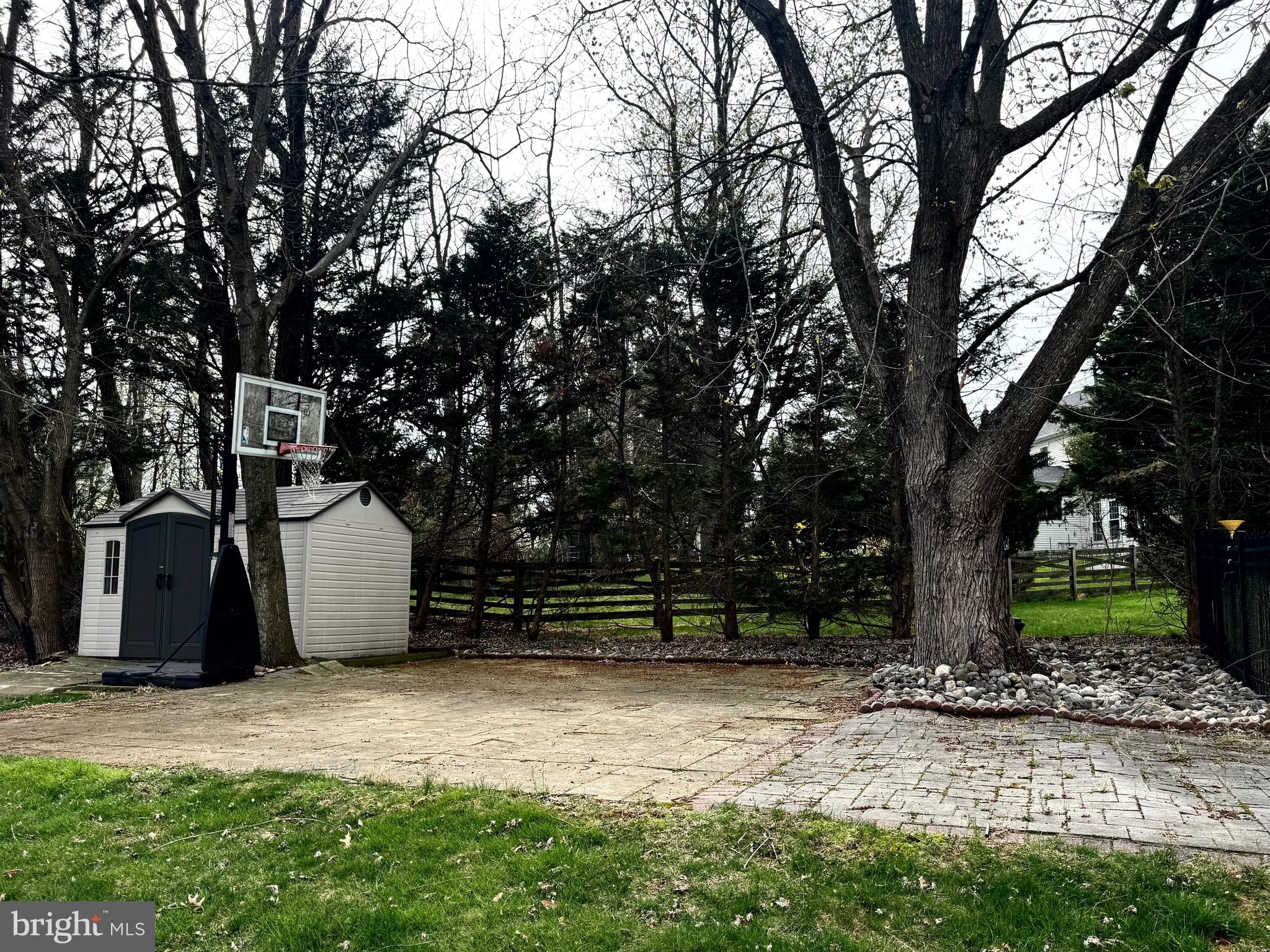 BURLEIGH MANOR - Residential