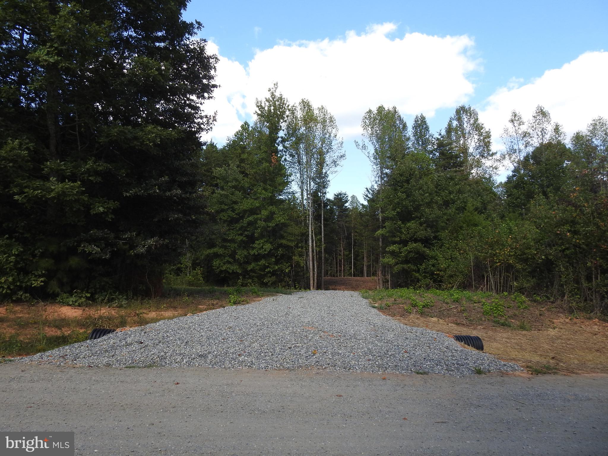 541 EQUESTRIAN LANDING TRAIL