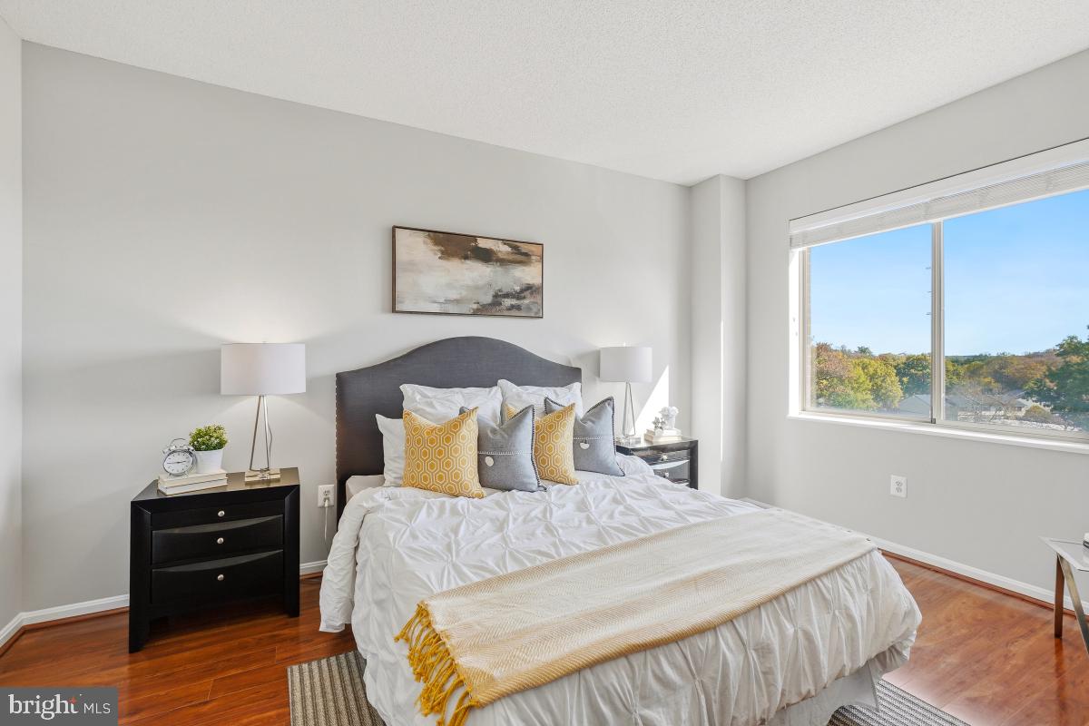 LEISURE WORLD - Residential