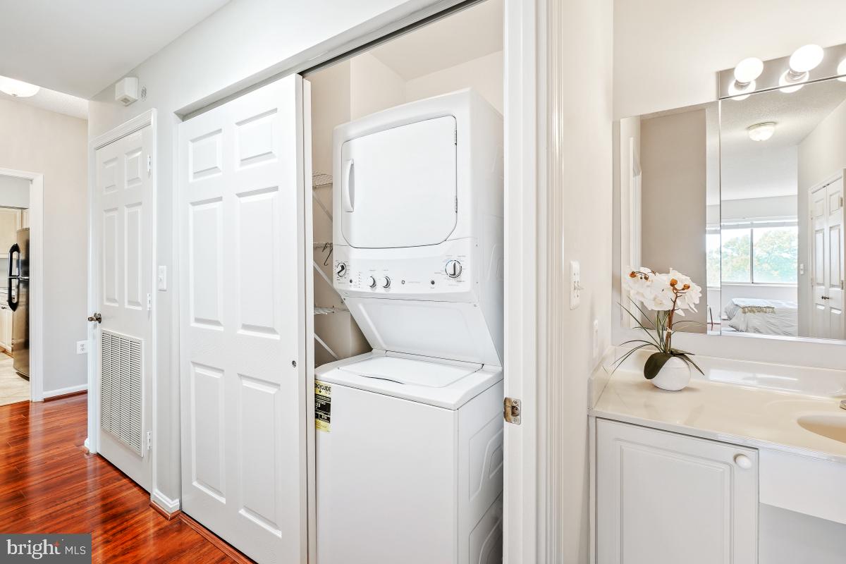 LEISURE WORLD - Residential