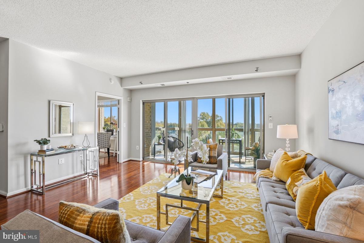 LEISURE WORLD - Residential