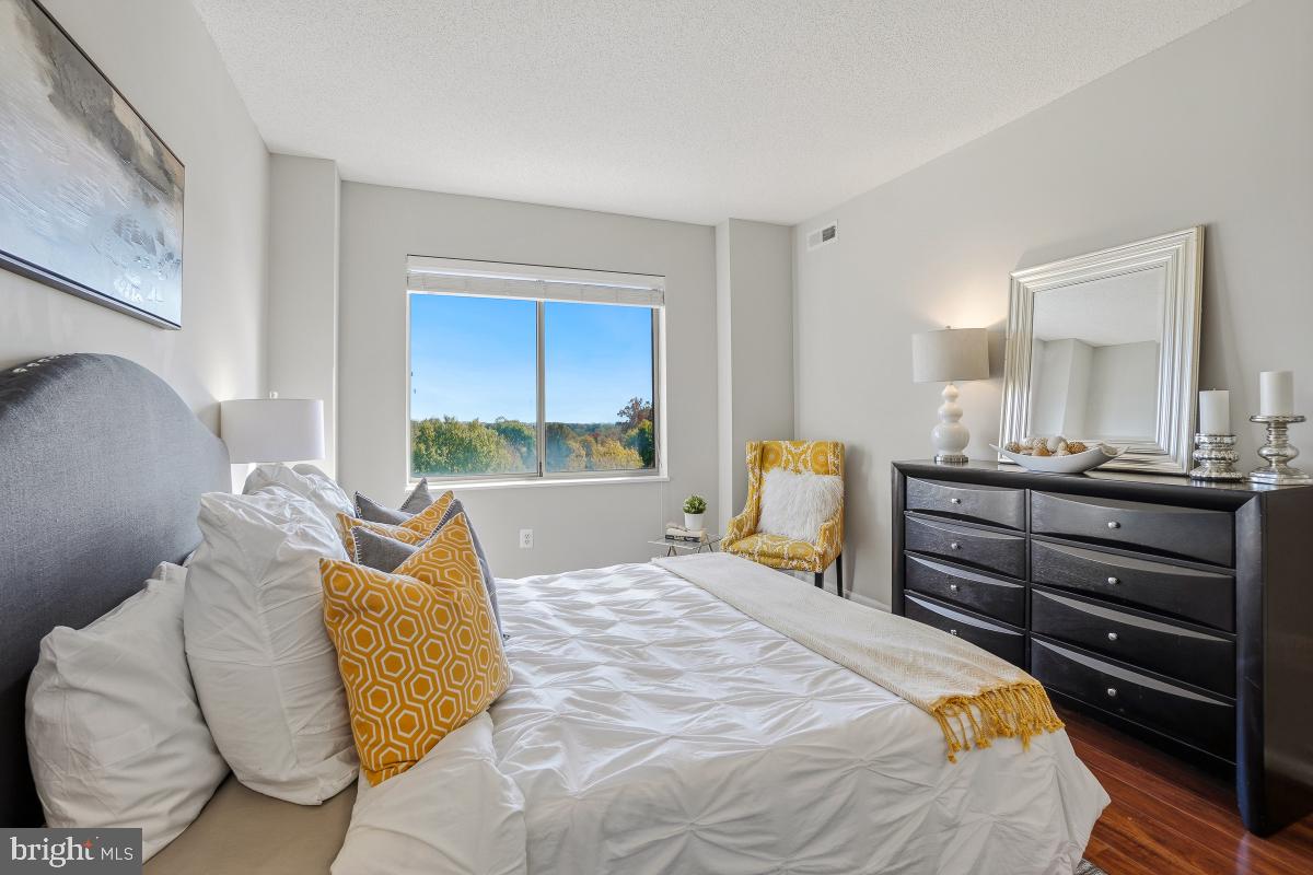 LEISURE WORLD - Residential