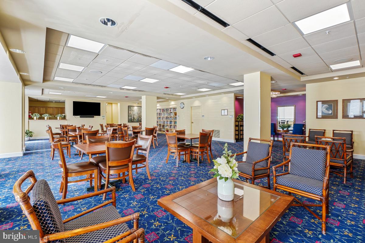 LEISURE WORLD - Residential