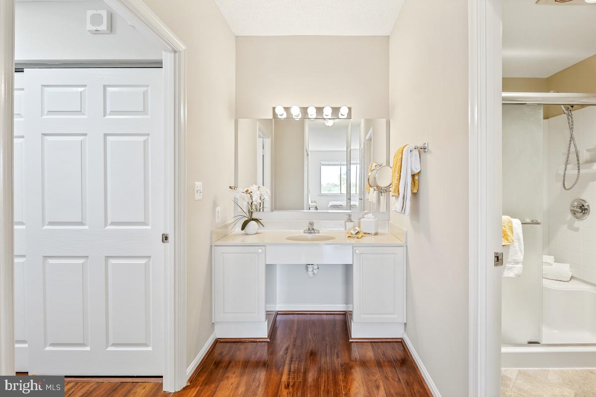 LEISURE WORLD - Residential