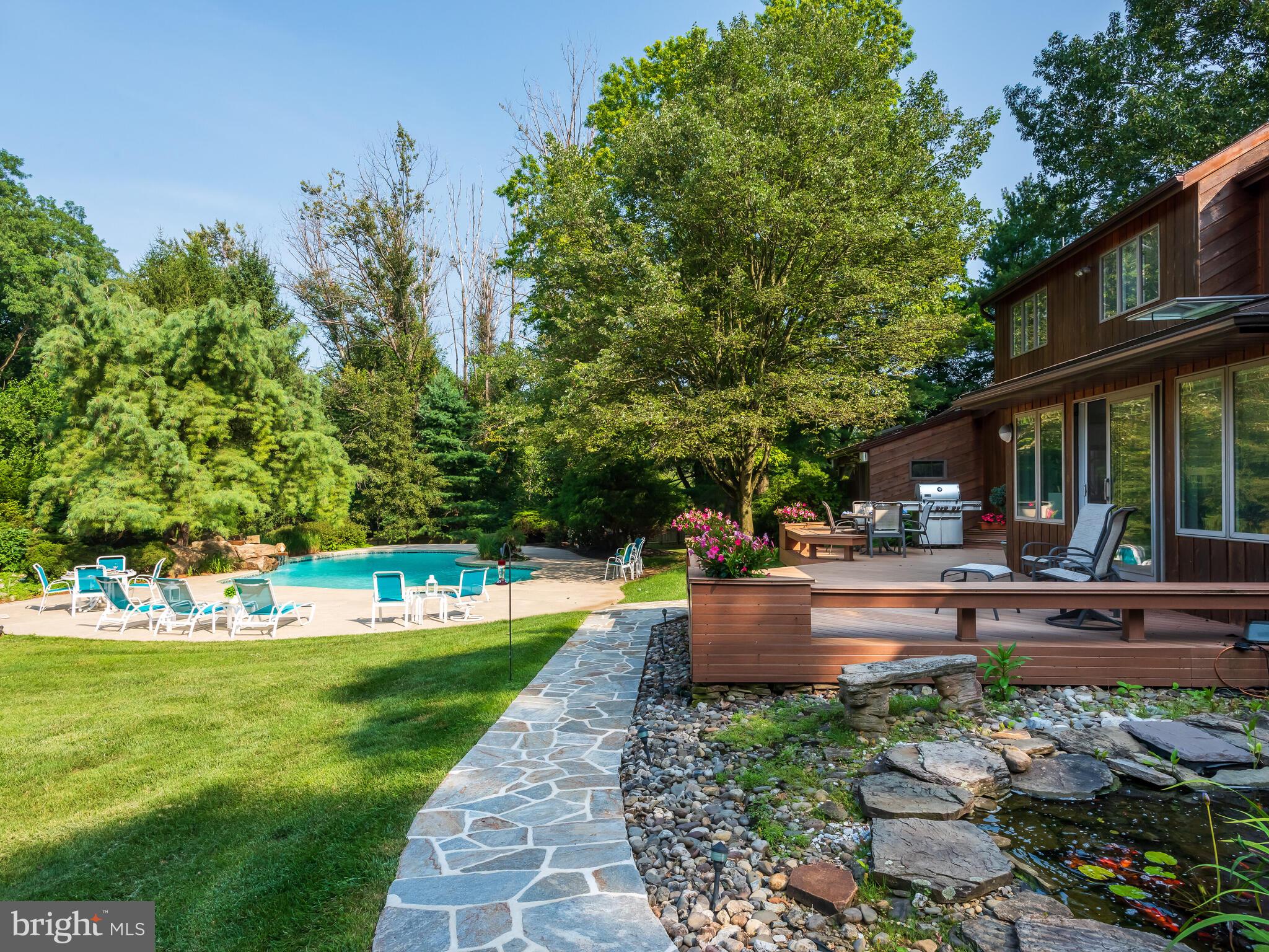 SHADOW OAK - Residential