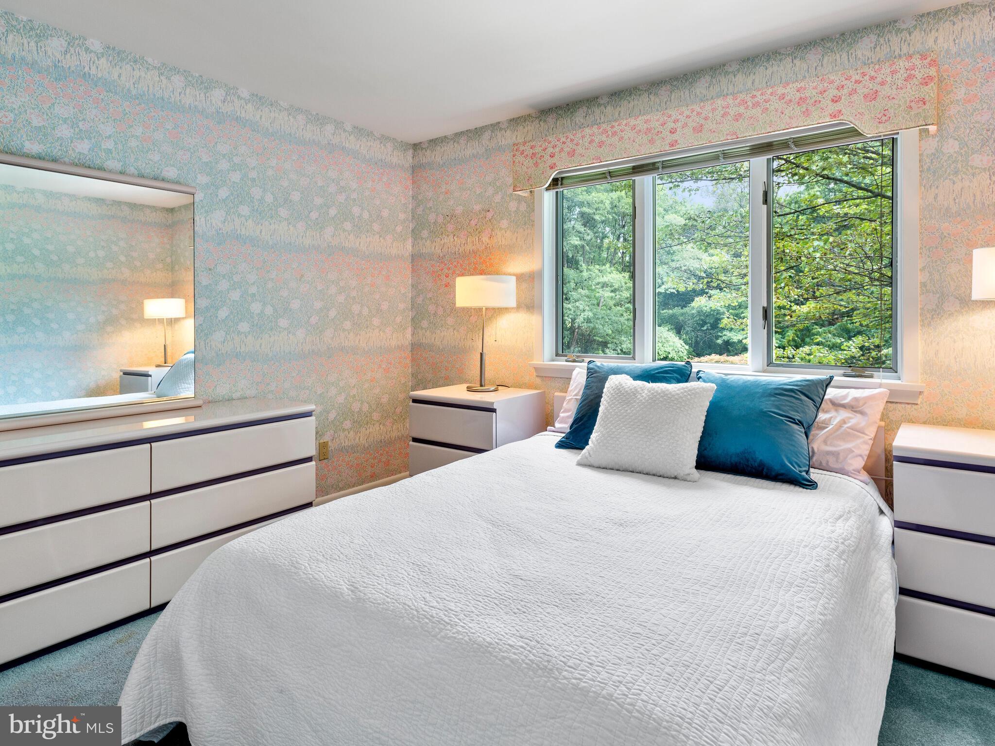 SHADOW OAK - Residential