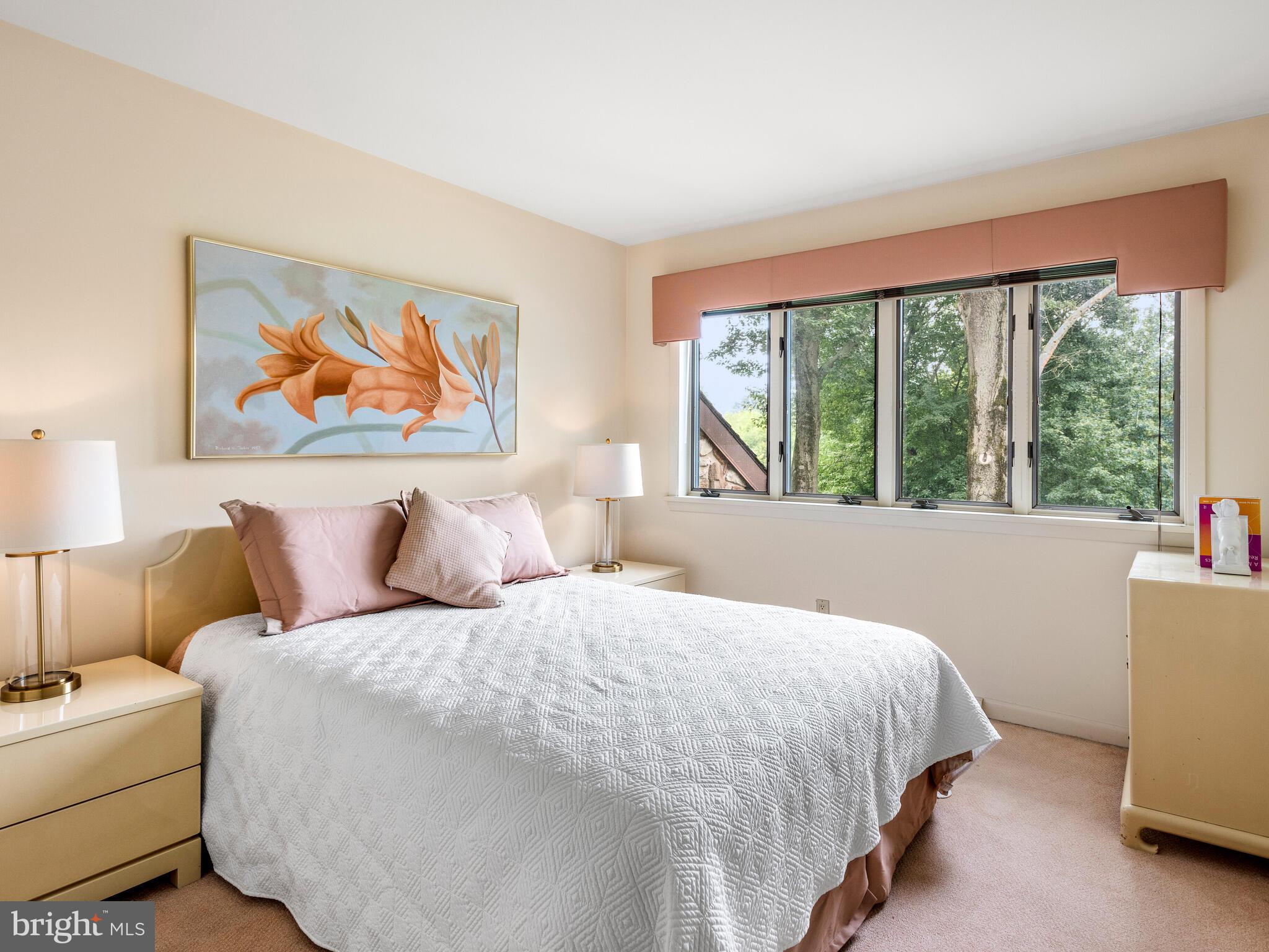 SHADOW OAK - Residential