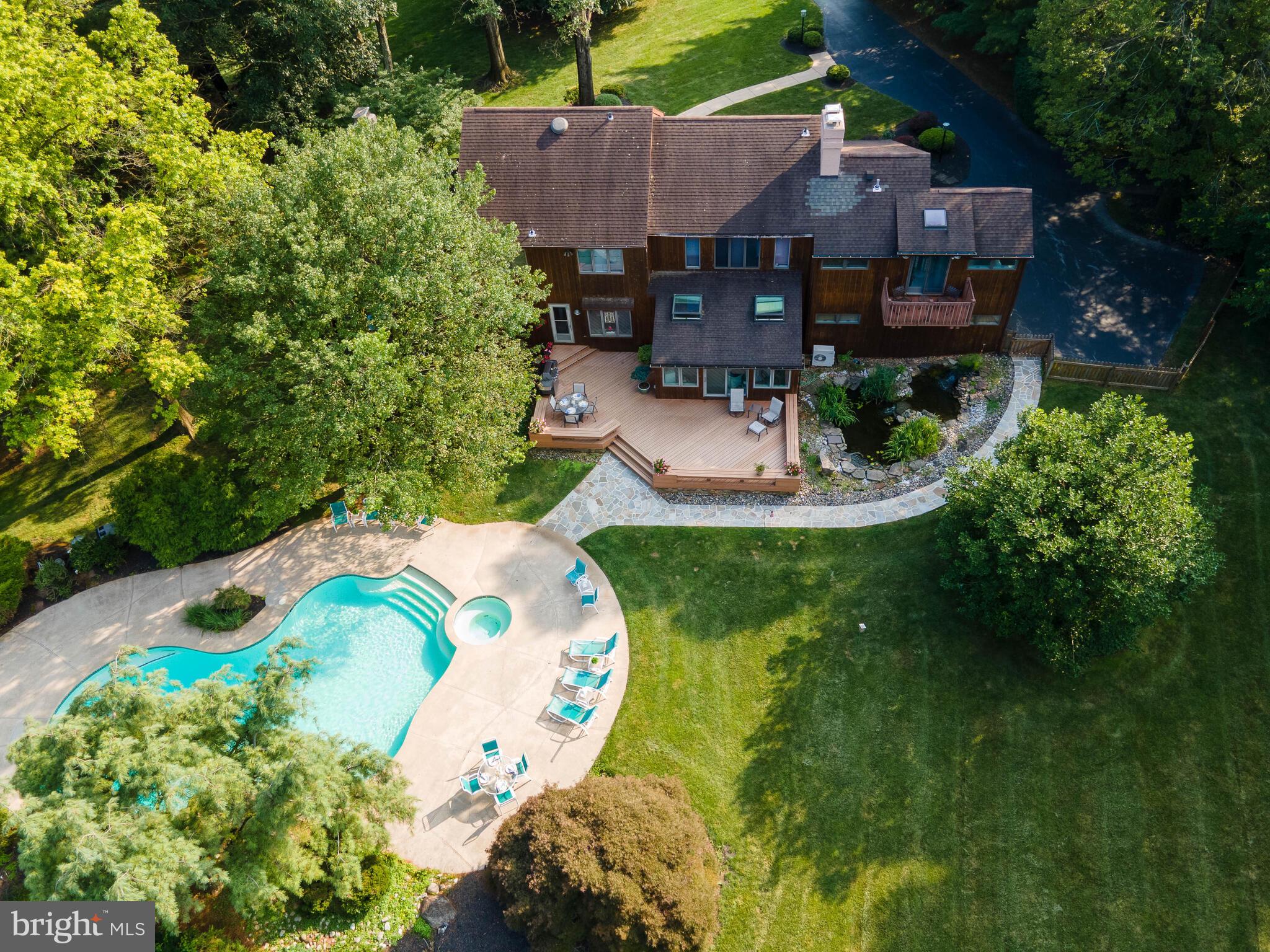 SHADOW OAK - Residential