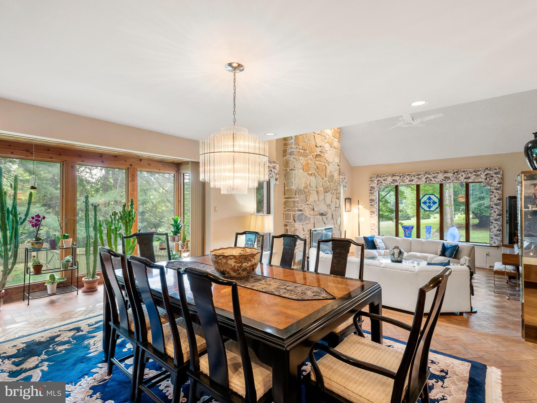 SHADOW OAK - Residential