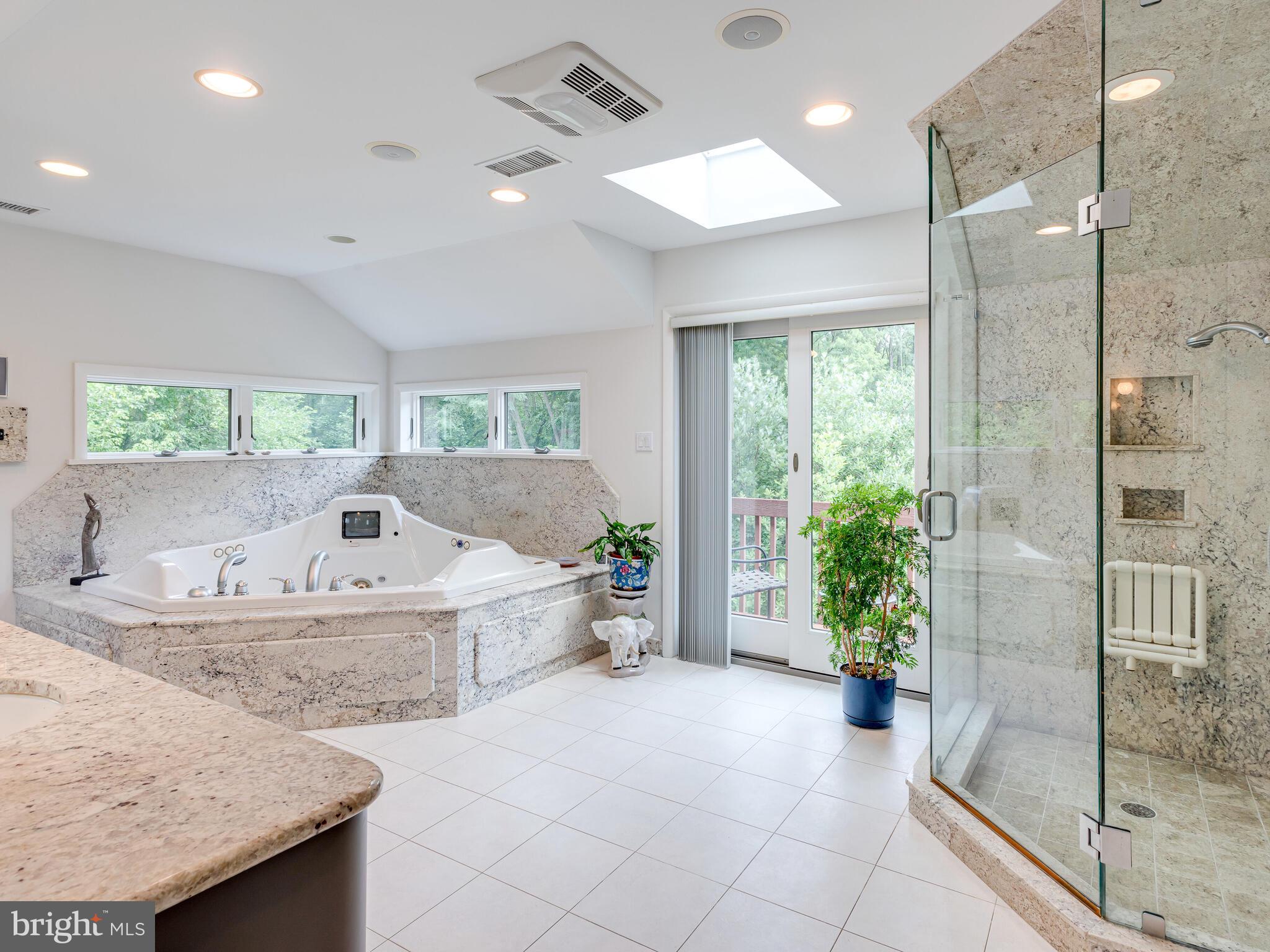 SHADOW OAK - Residential