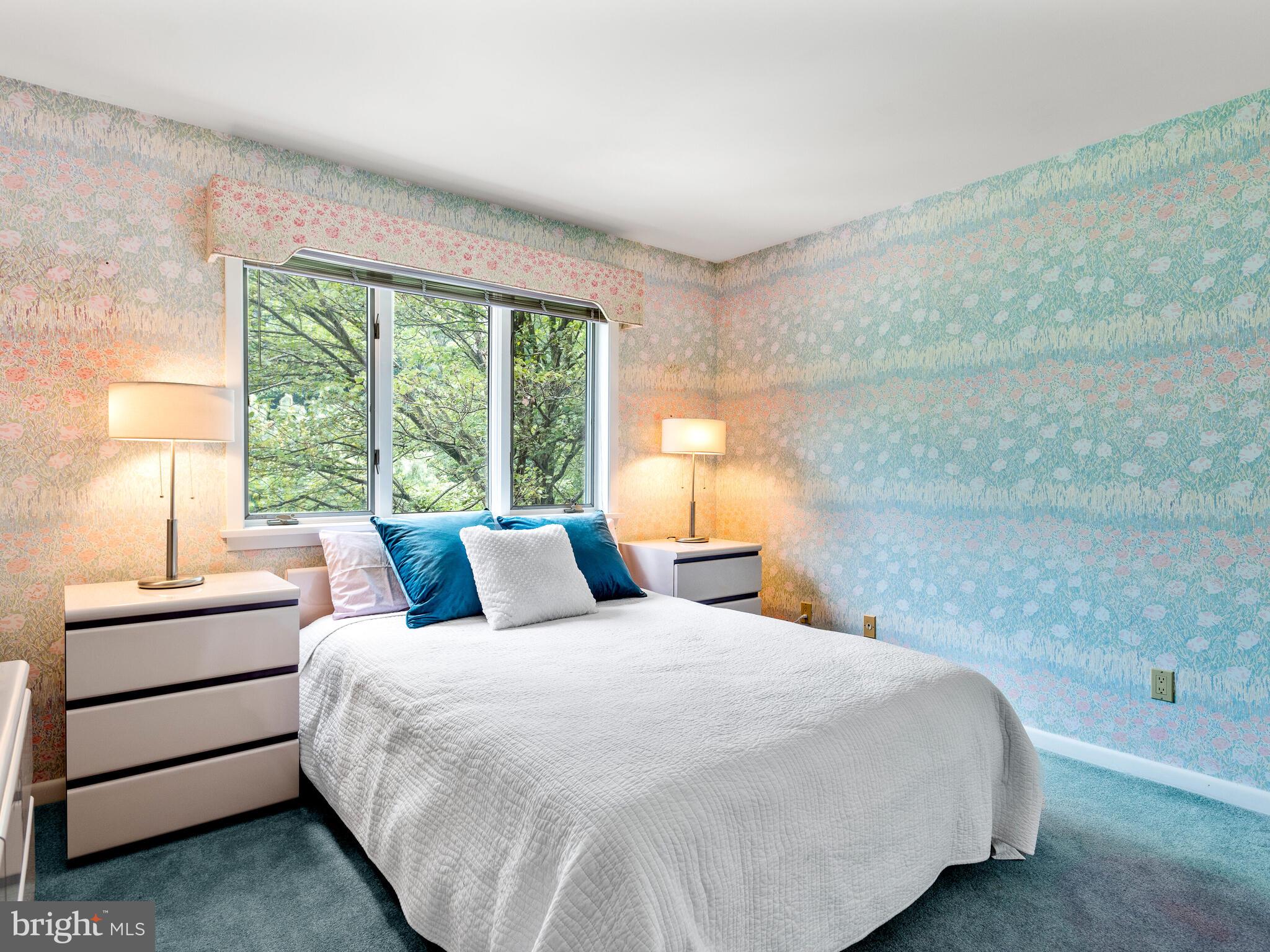 SHADOW OAK - Residential