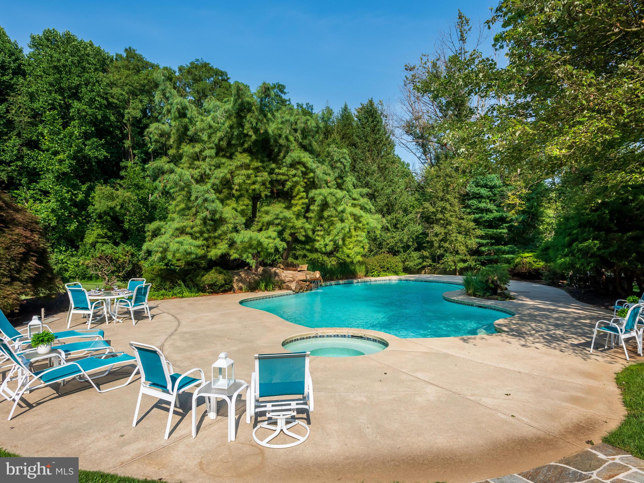 SHADOW OAK - Residential