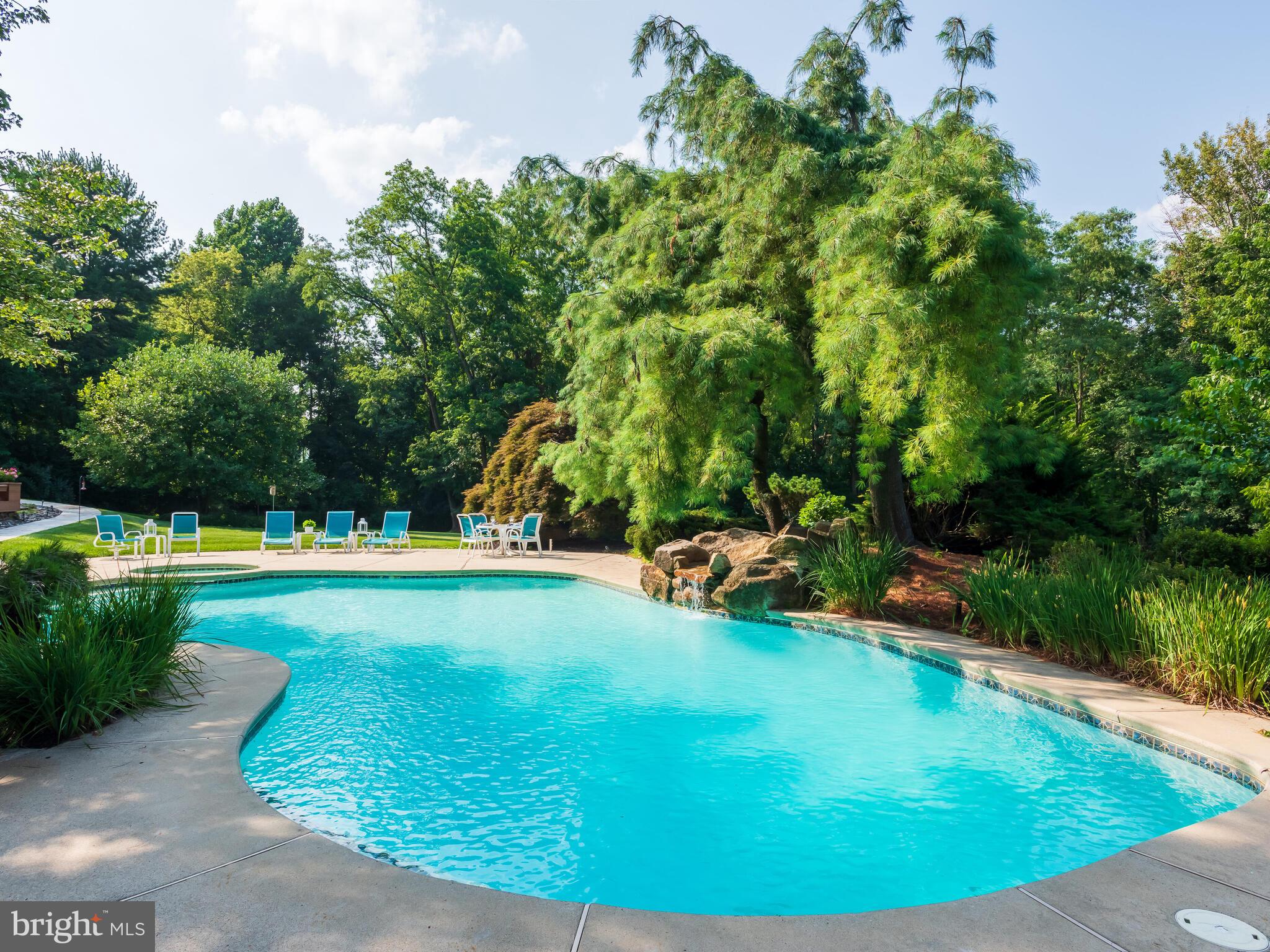 SHADOW OAK - Residential