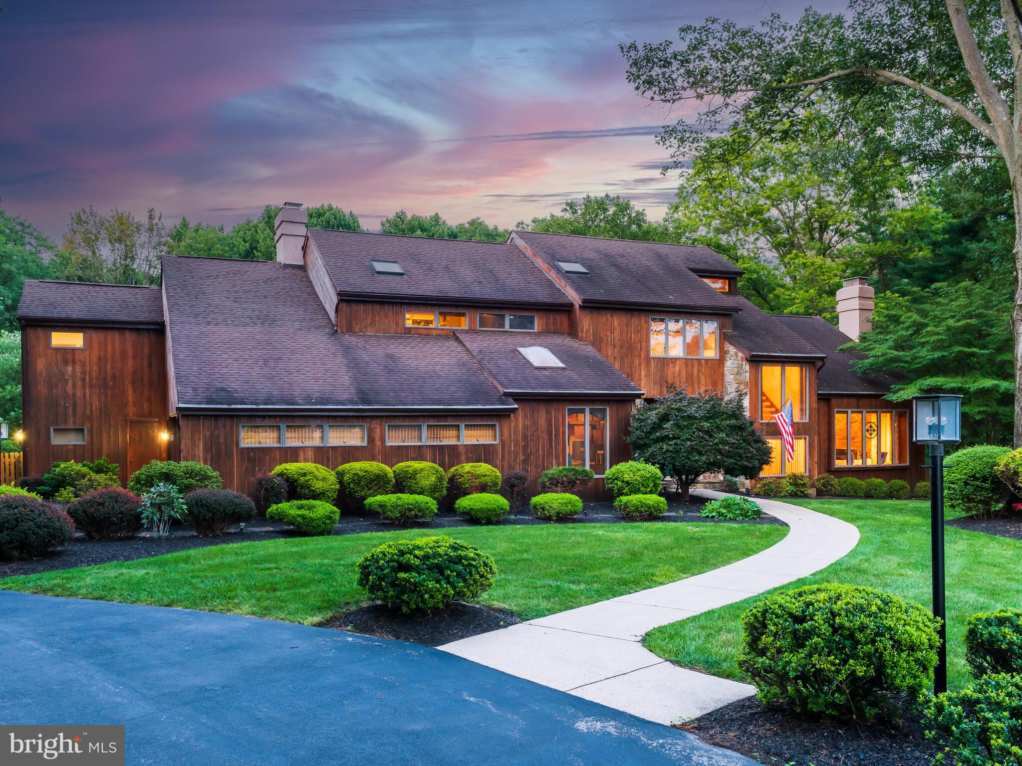 SHADOW OAK - Residential