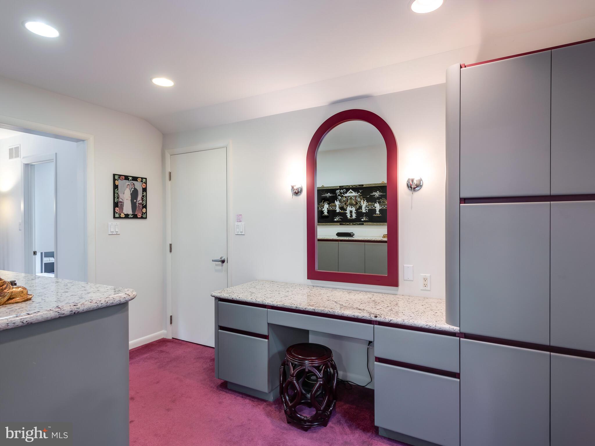 SHADOW OAK - Residential