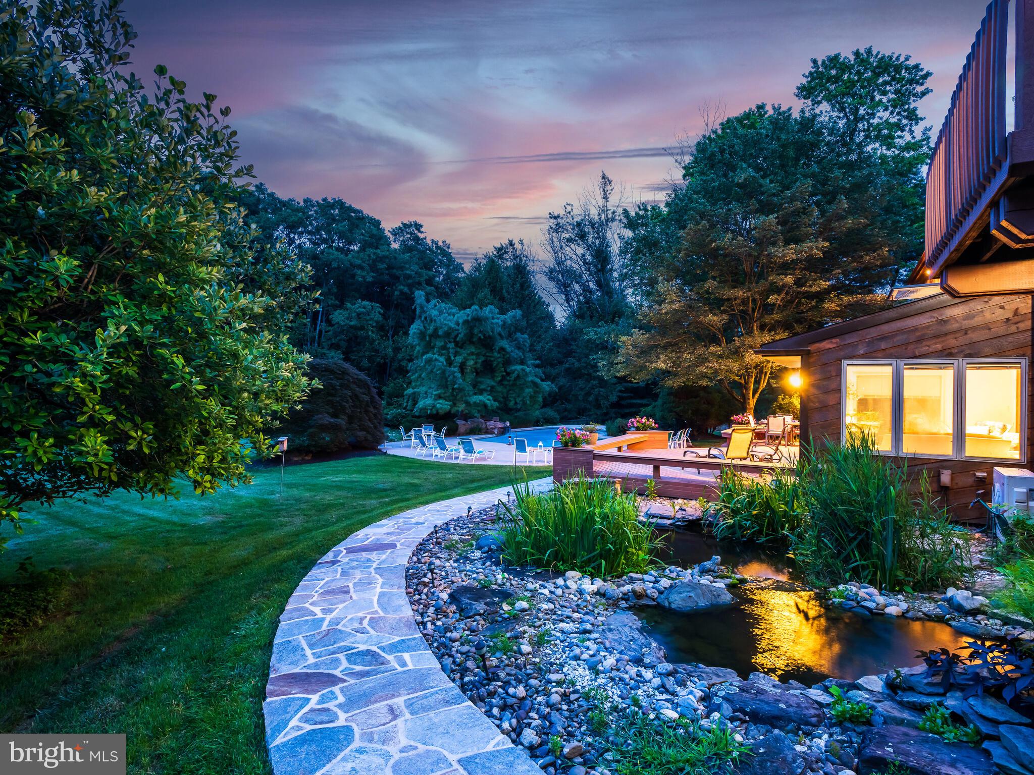 SHADOW OAK - Residential