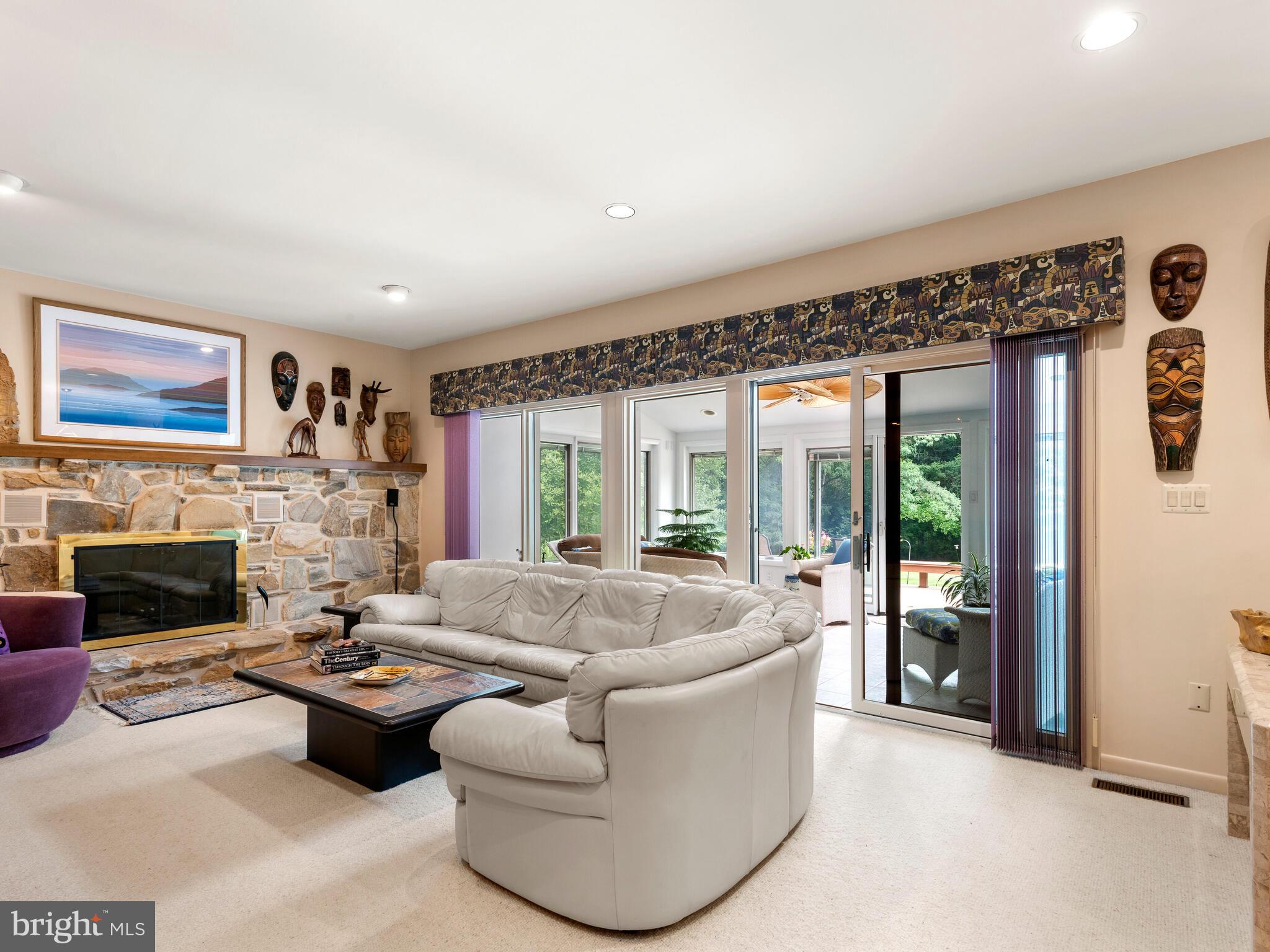 SHADOW OAK - Residential