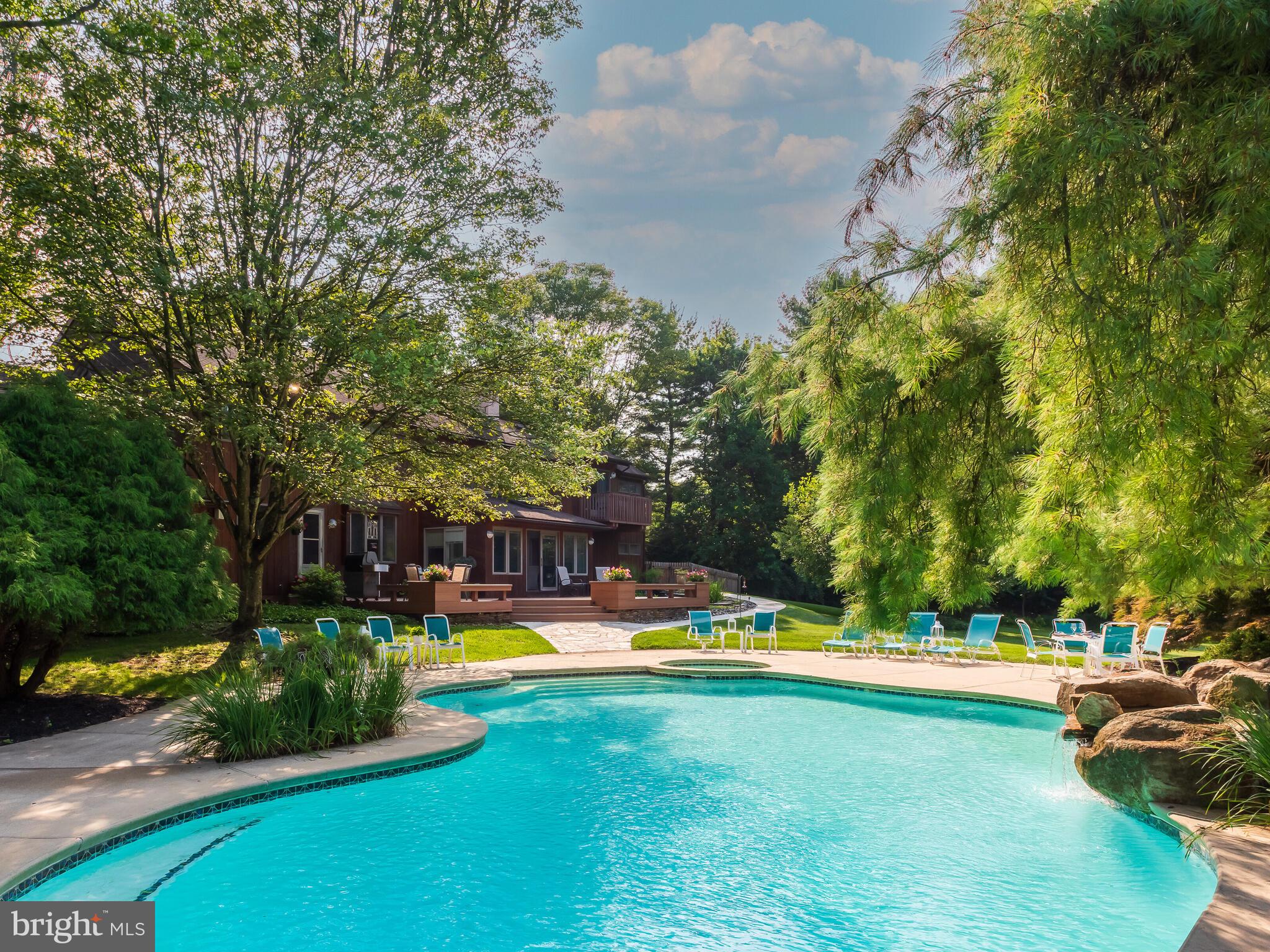 SHADOW OAK - Residential