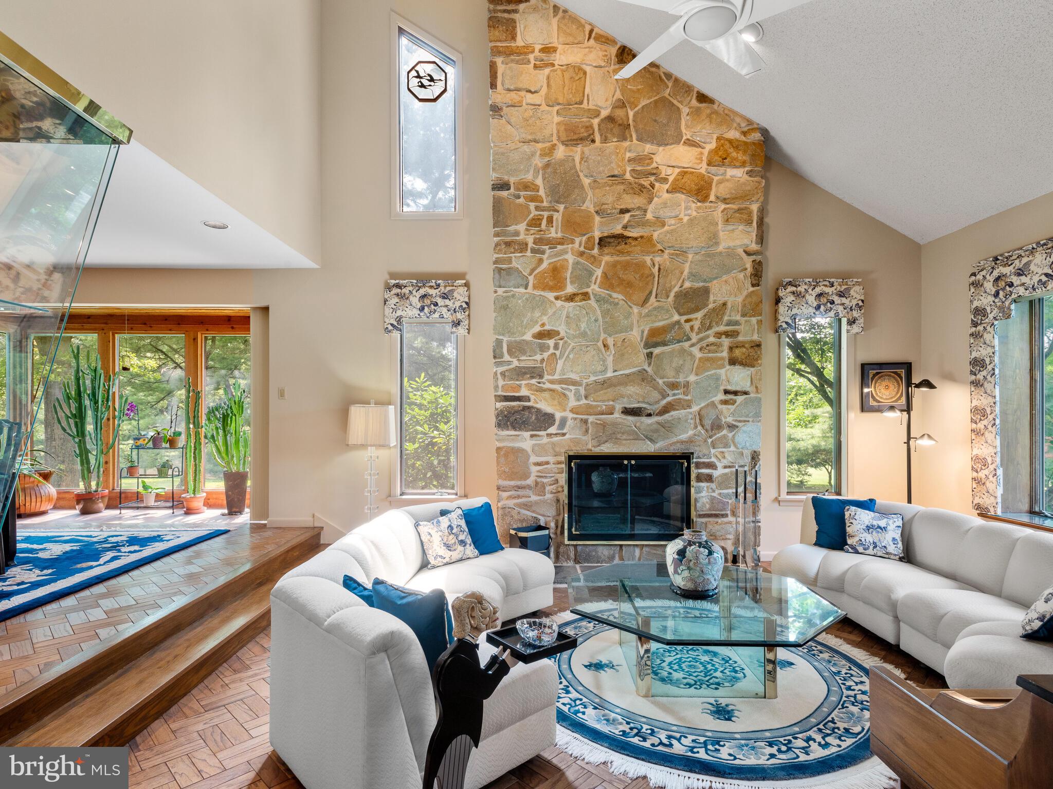 SHADOW OAK - Residential