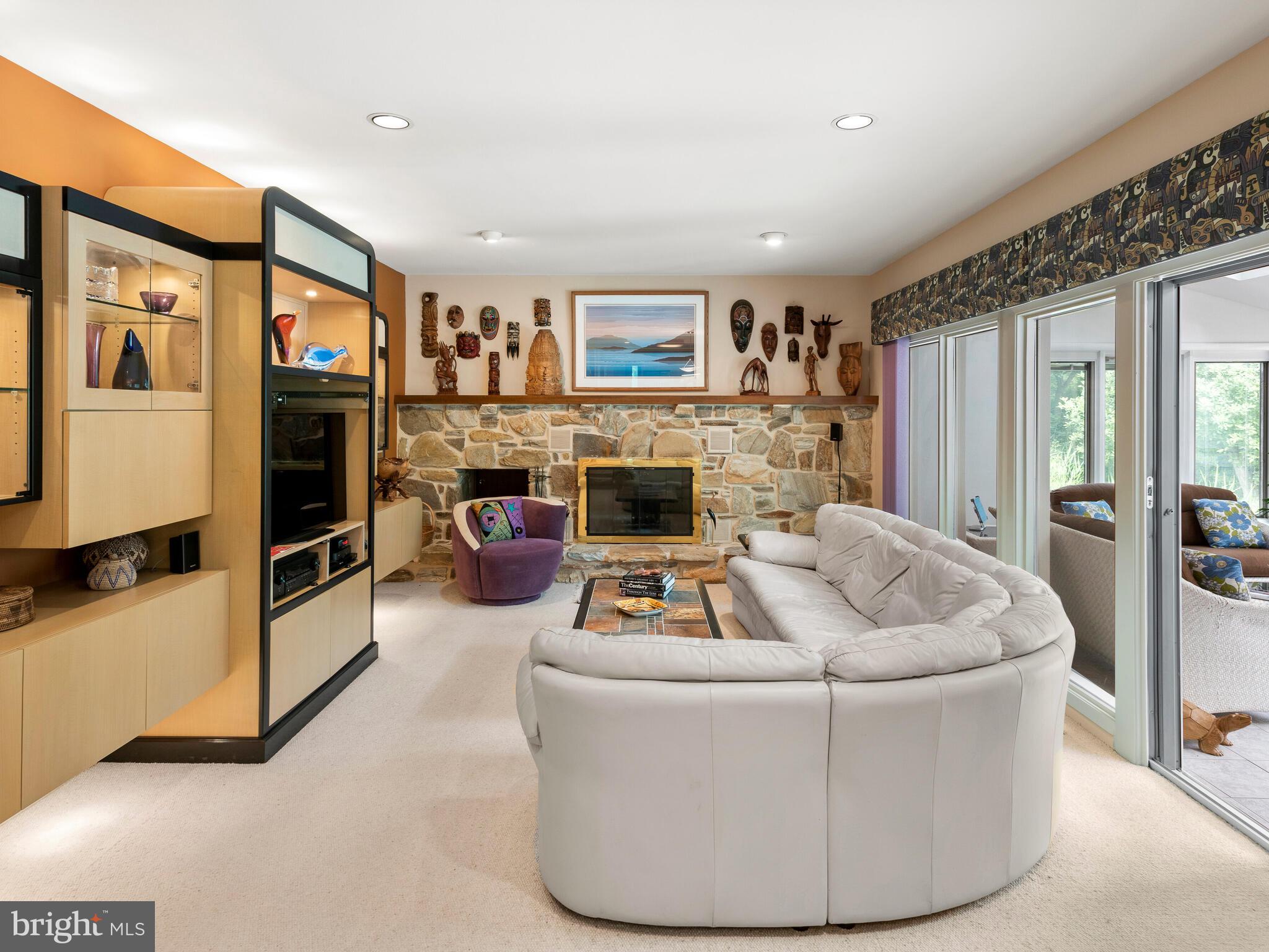 SHADOW OAK - Residential