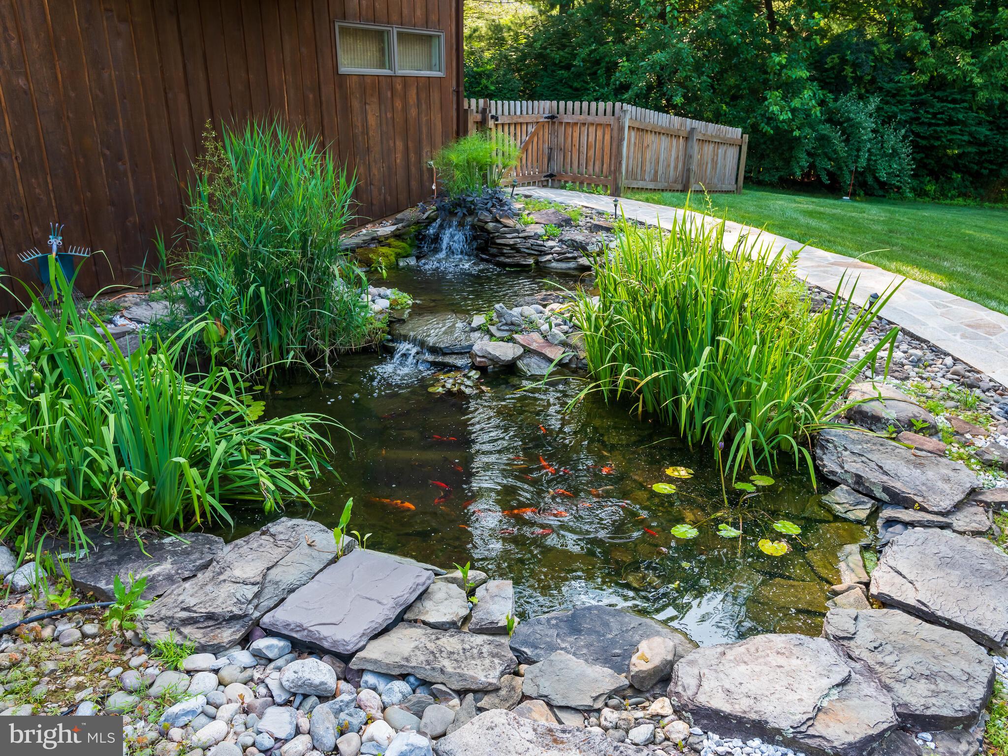 SHADOW OAK - Residential