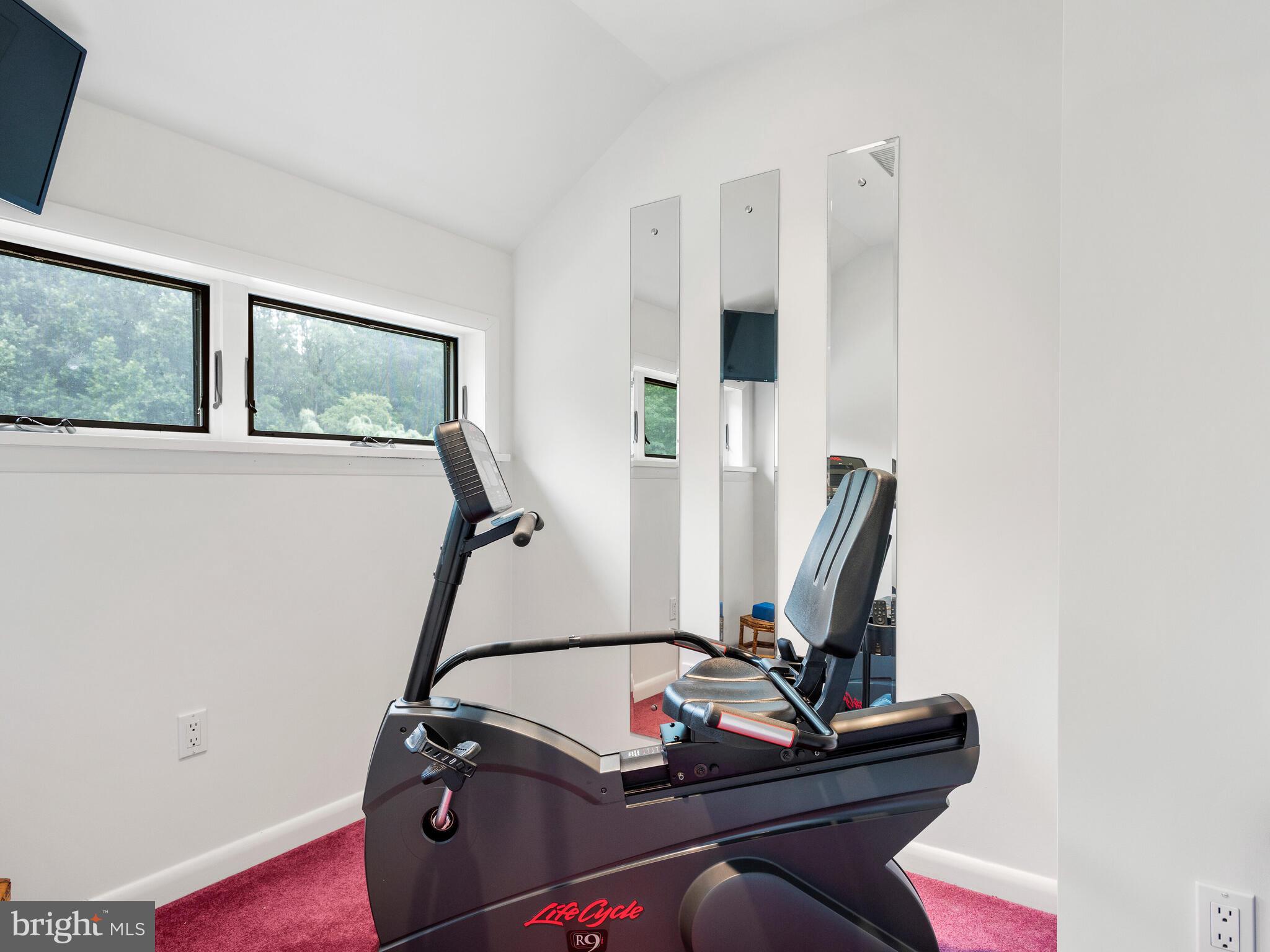 SHADOW OAK - Residential