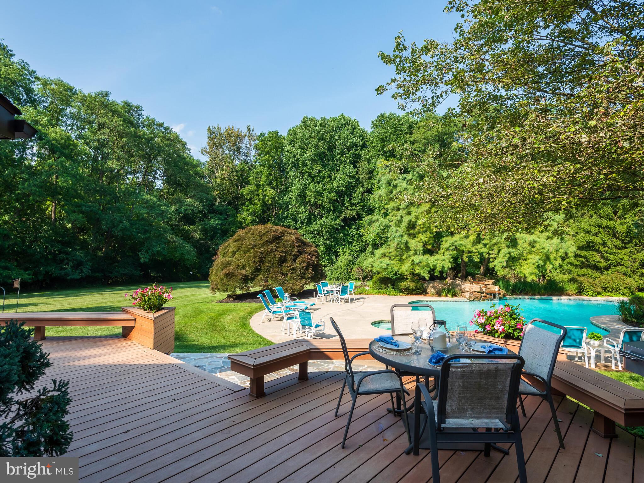 SHADOW OAK - Residential