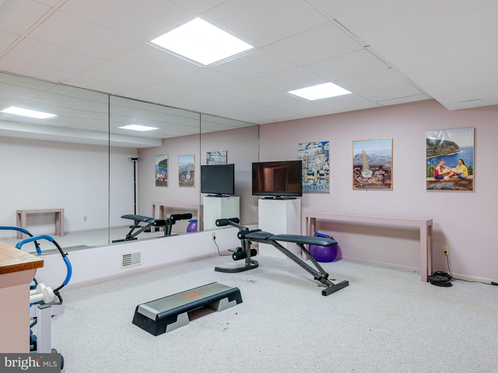 SHADOW OAK - Residential