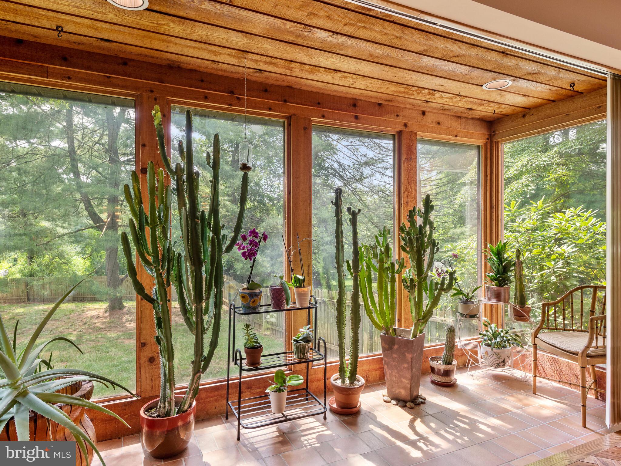 SHADOW OAK - Residential