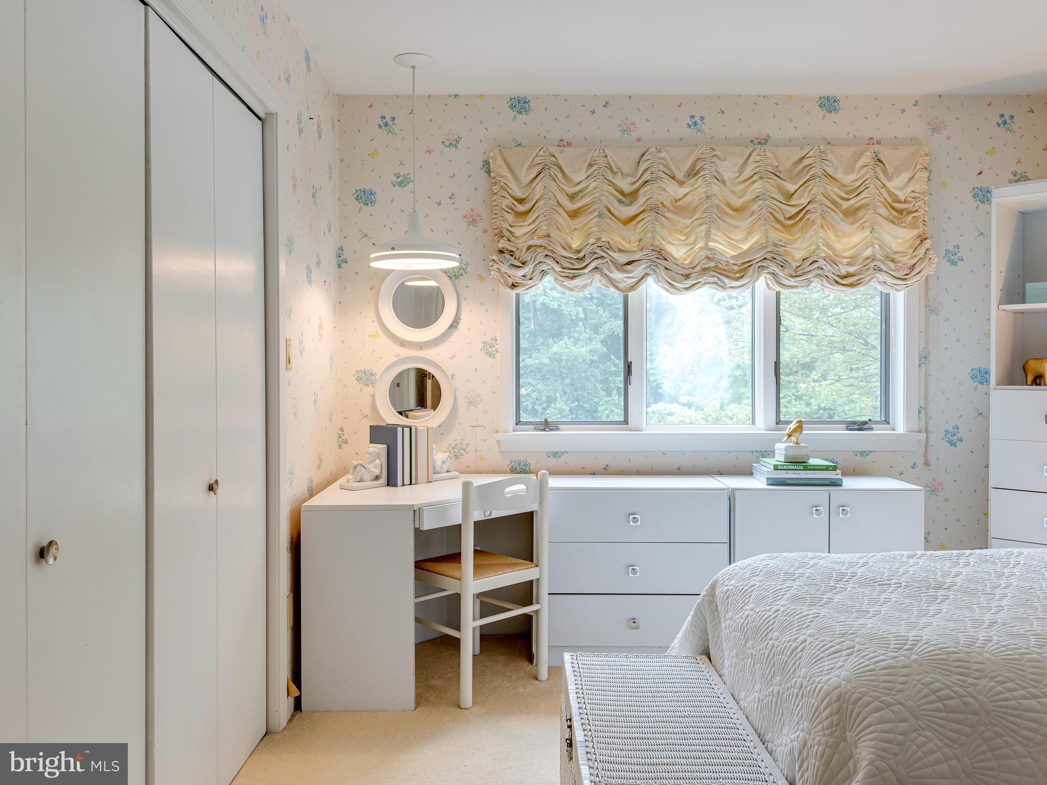 SHADOW OAK - Residential