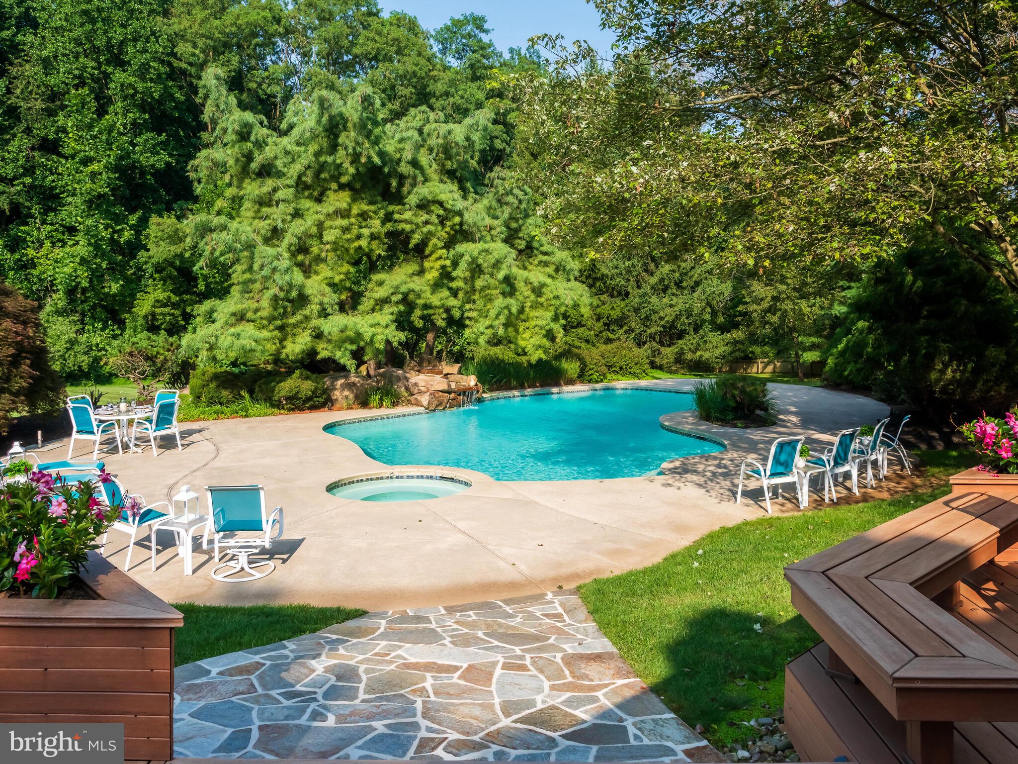 SHADOW OAK - Residential