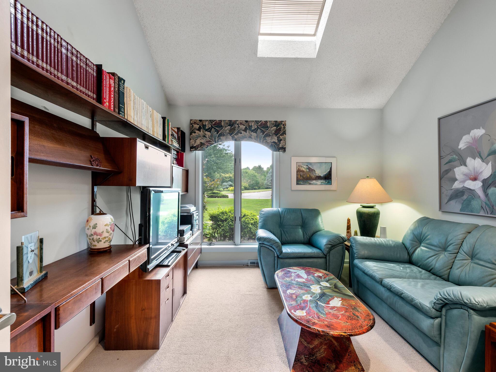 SHADOW OAK - Residential