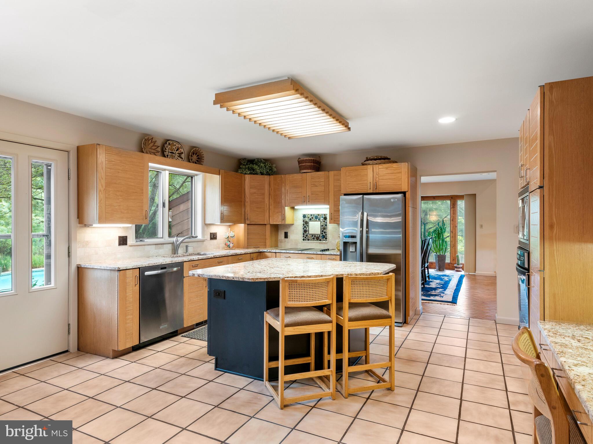 SHADOW OAK - Residential